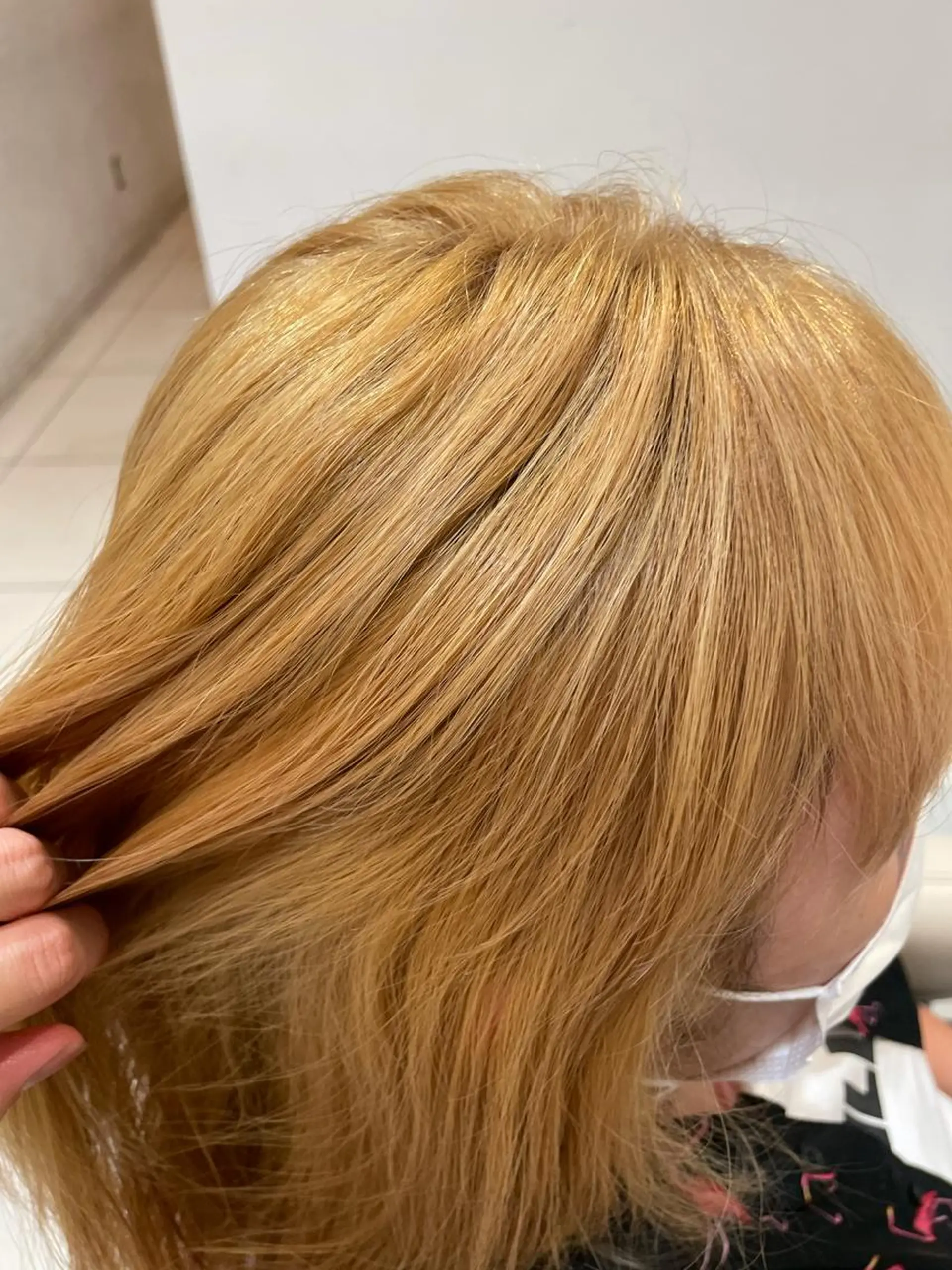 ロング カラー ブリーチ JERICHO HAIR所属・ユ カの眉毛・アイブロウイメージ