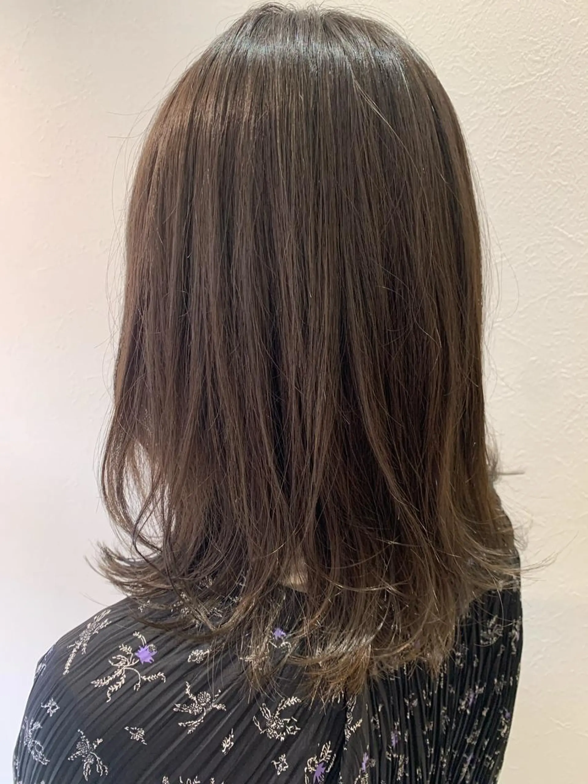 ミディアム カラー 透明感カラー グレージュ hub hair レイヤー/透明感のヘアスタイル