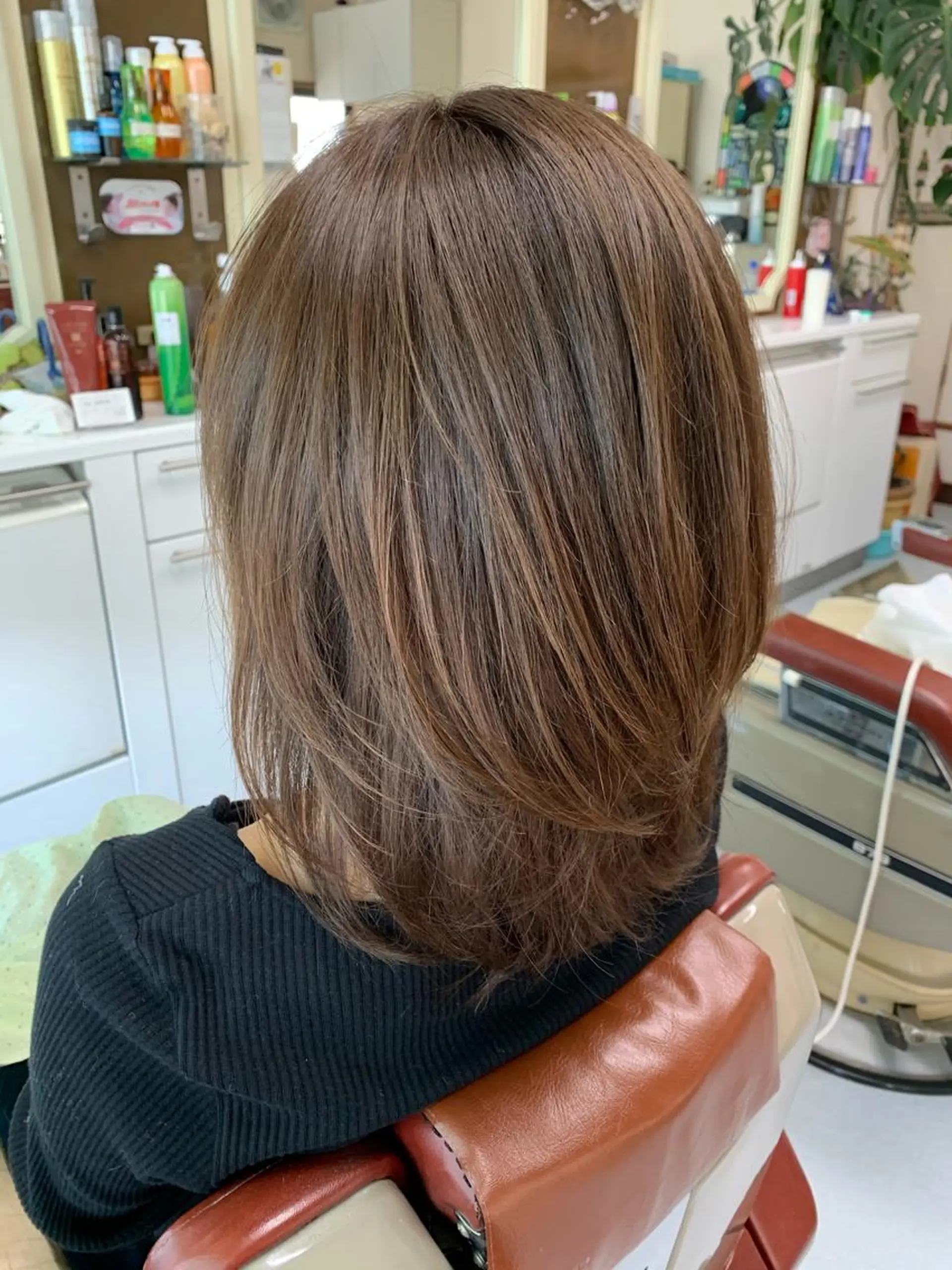 セミロング カット ヘアカラー トリートメント ストウ ナナエのヘアスタイル