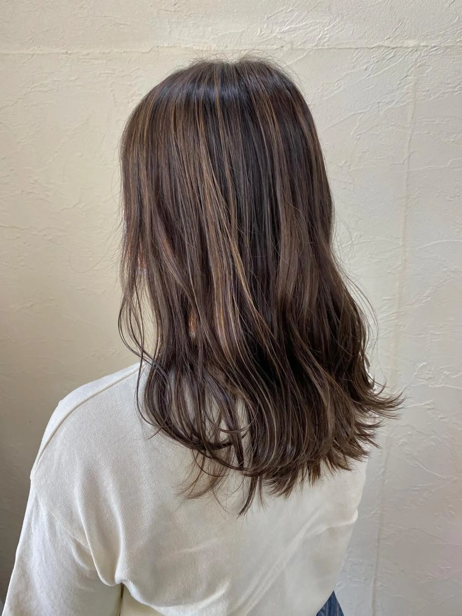 ロング カラー ベージュカラー ハイライトカラー オレンジ ハイライト ヘアカラー トリートメント ENIF ヤマグチアツコのヘアスタイル