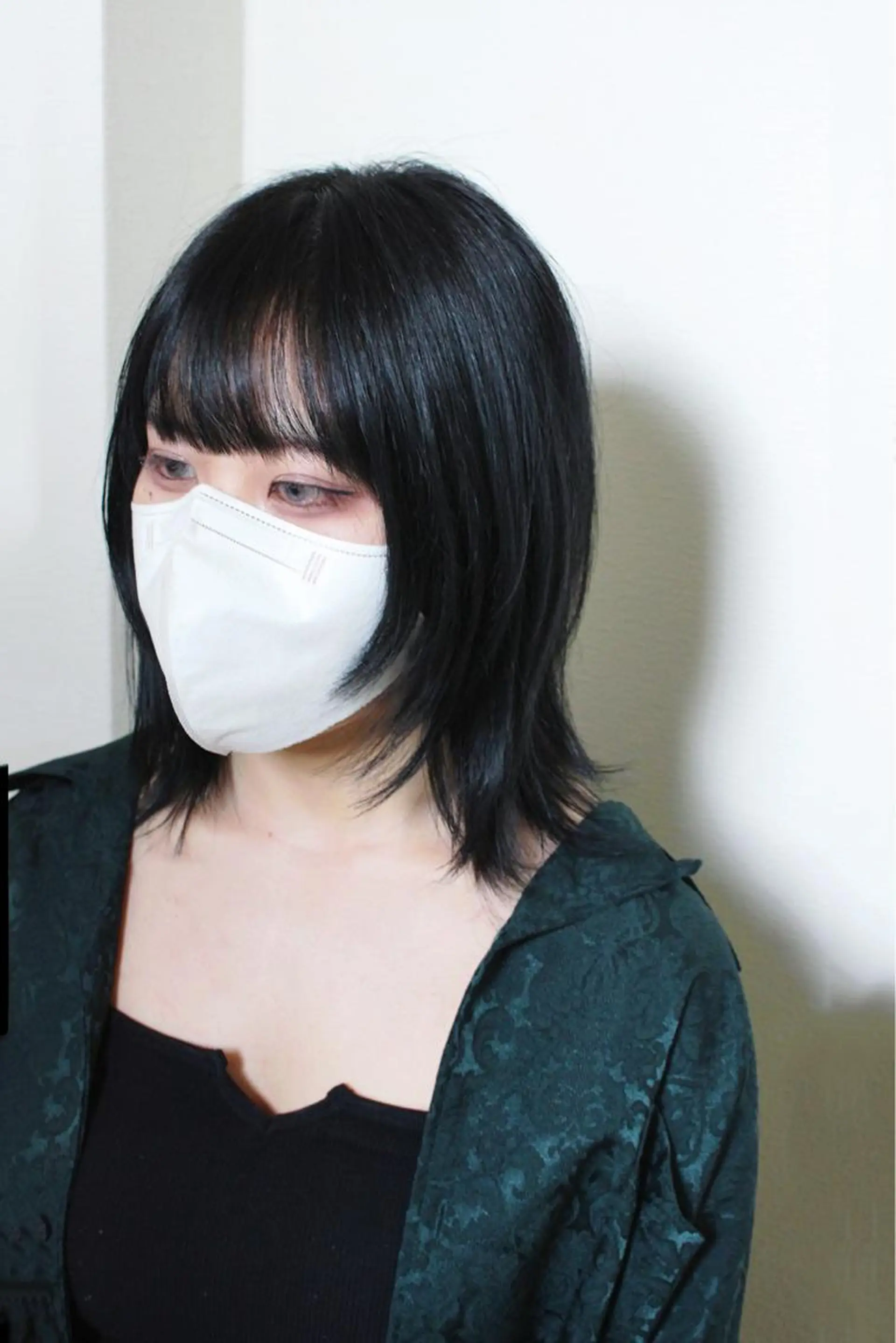 ミディアム カラー 黒髪 ブルーカラー ブルーブラック レイヤーカット ウルフカット カット ヘアカラー 土居 正季のヘアスタイル