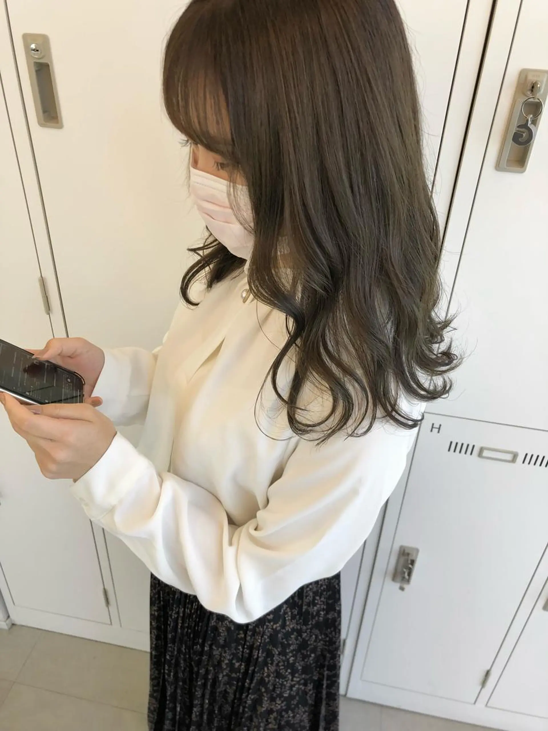 ロング カラー グレージュ オリーブグレージュ オリーブグレー Saori / さおりのヘアスタイル