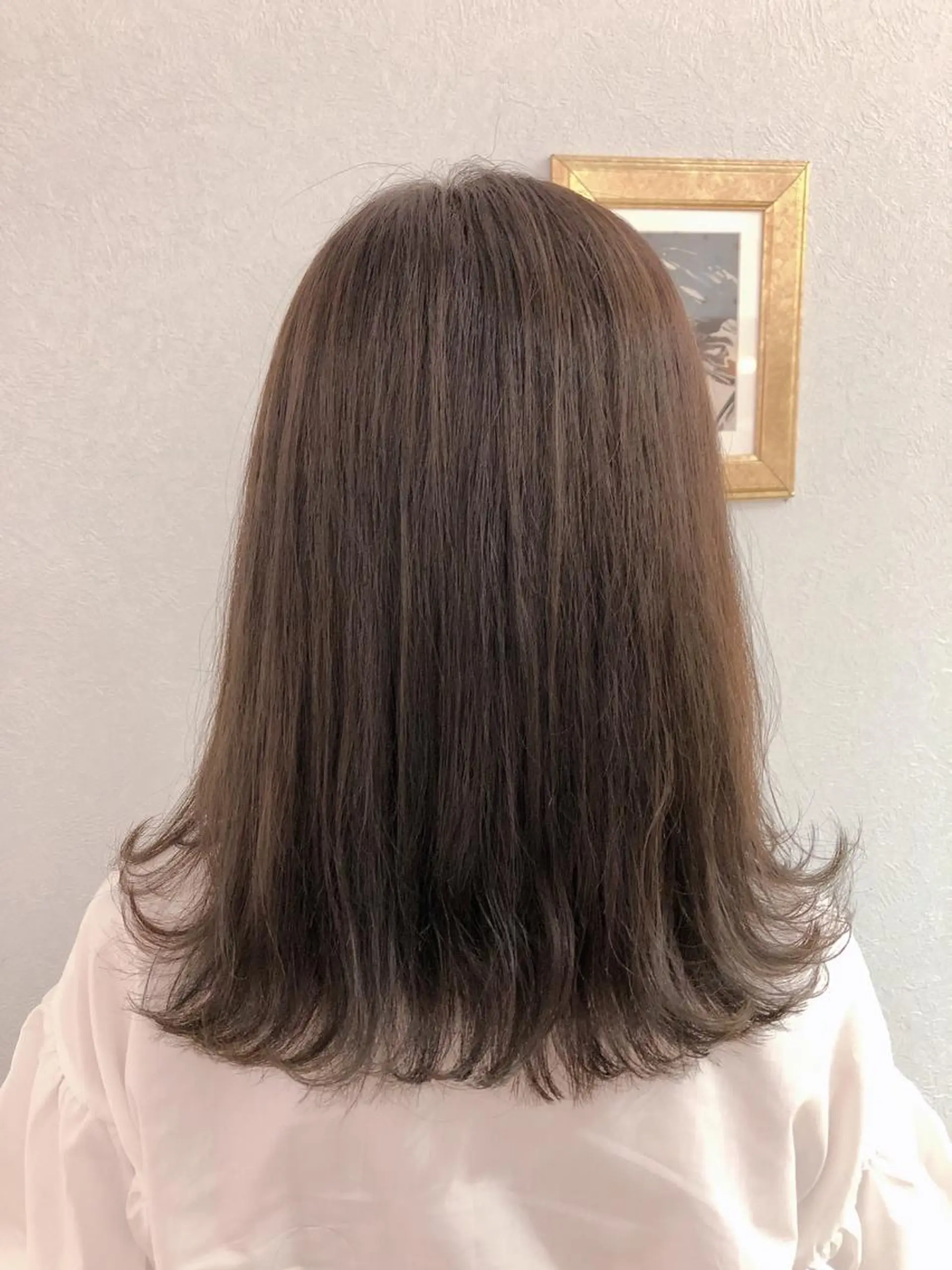 ミディアム アッシュ ボブ 外ハネヘア カット ヘアカラー トリートメント 代表山口ひな 髪質改善のプロのヘアスタイル