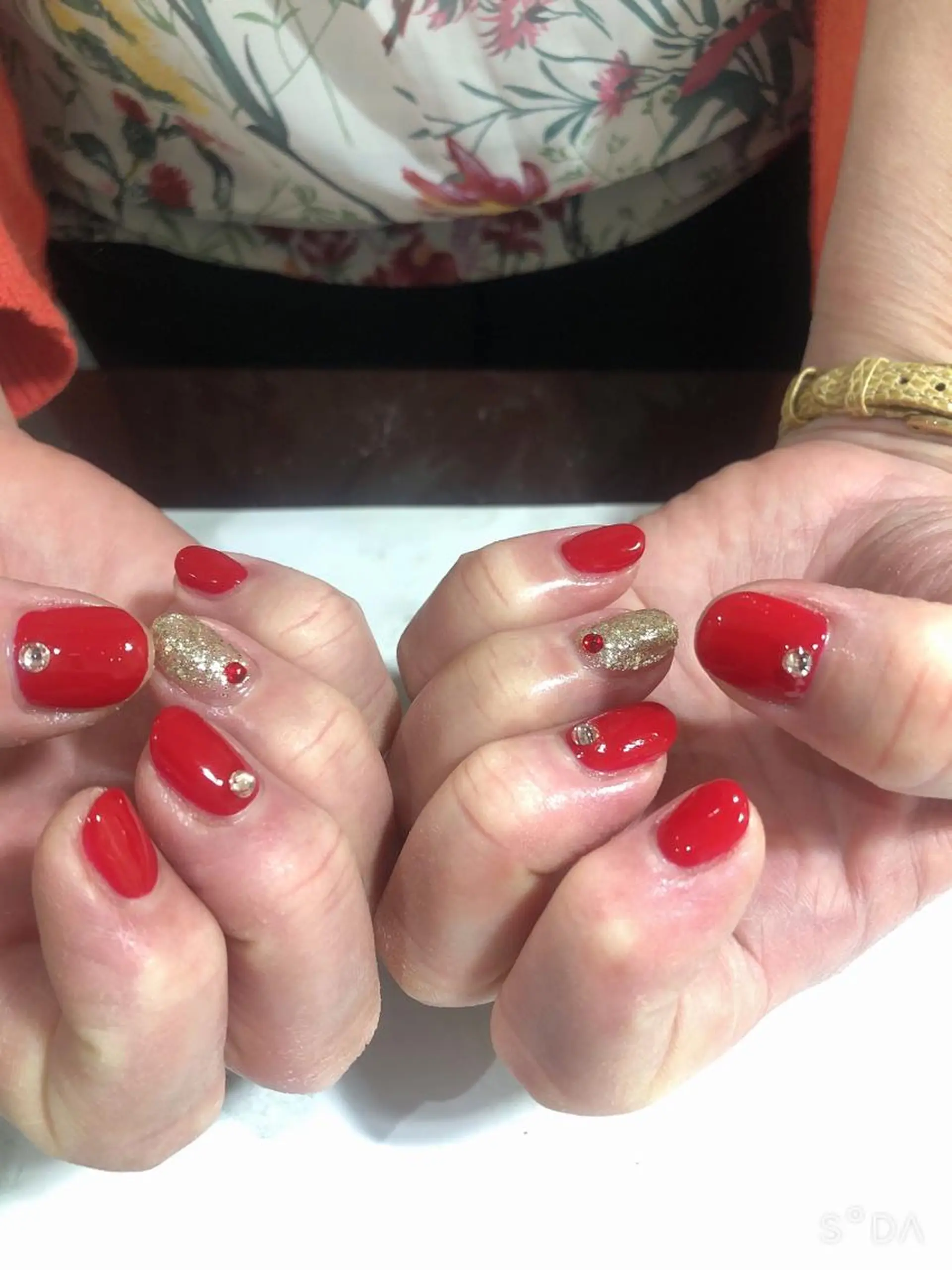 ネイル ゴールド 赤色 吉野✨ ネイルデザイナー✨のネイルデザイン