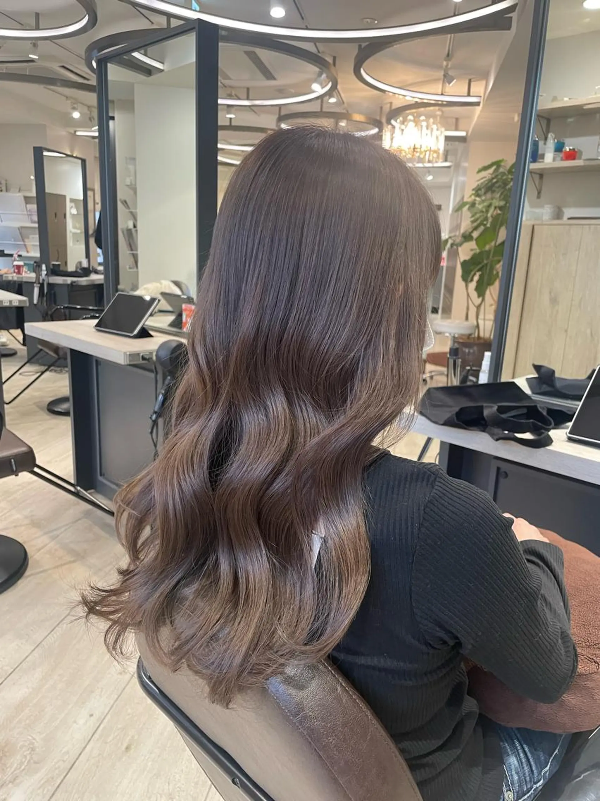 ロング カラー ベージュカラー ブラウンカラー イルミナカラー Euphoria 銀座店所属・Euphoria 銀座 みおこのヘアスタイル