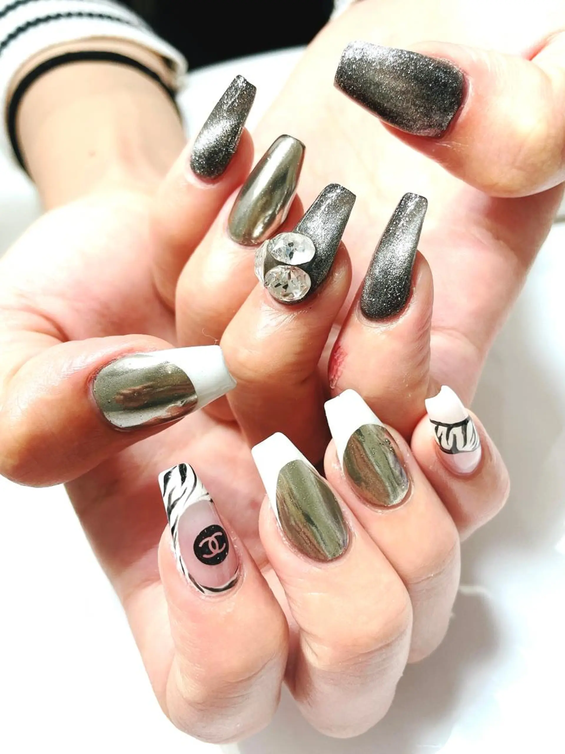 ネイル ジェルネイル マグネットネイル スカルプネイル シンプルネイル 冬ネイル ハンドネイル ネイルサロンアウル ayaka💋のネイルデザイン