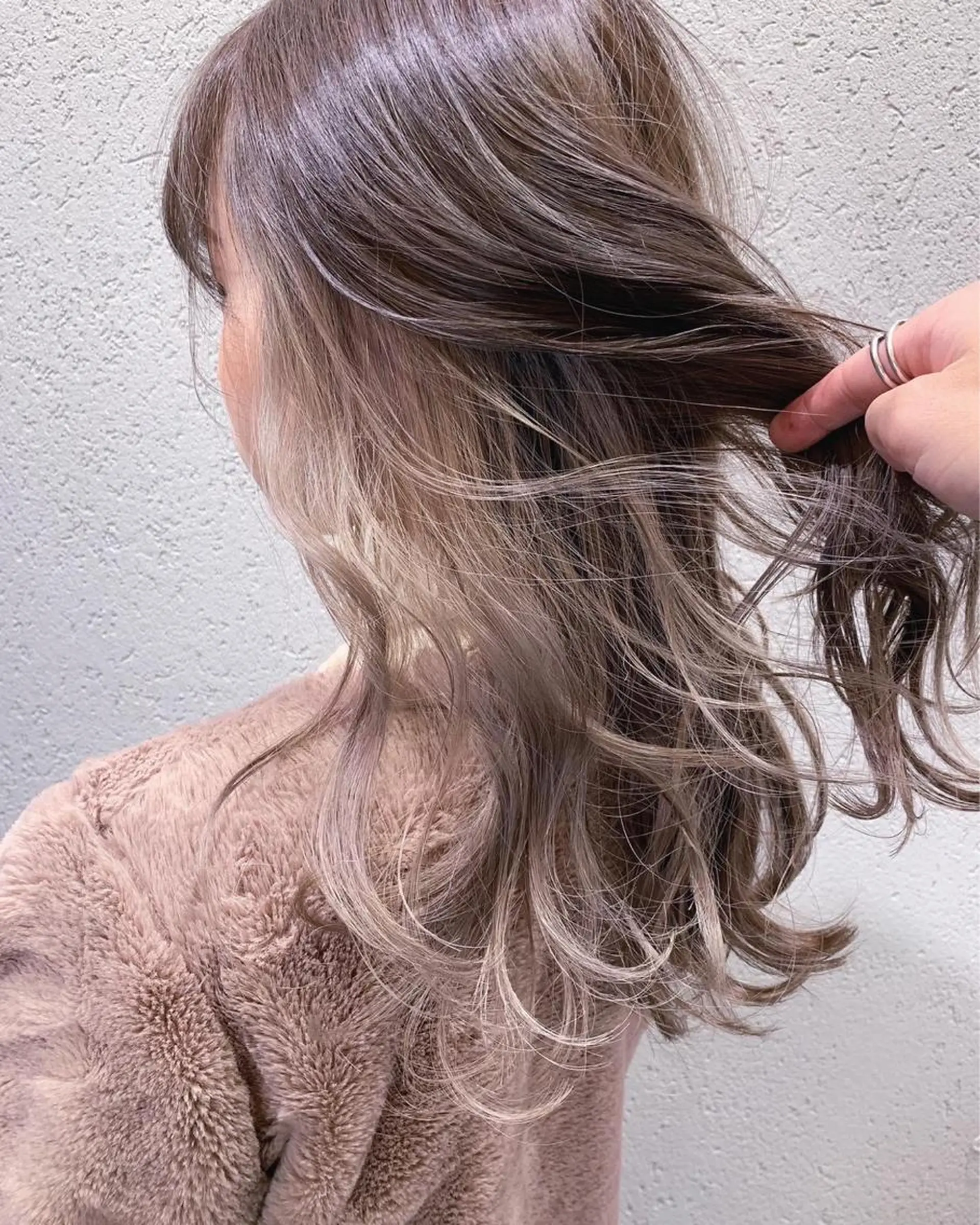 ロング カラー 横山 菜摘のヘアスタイル
