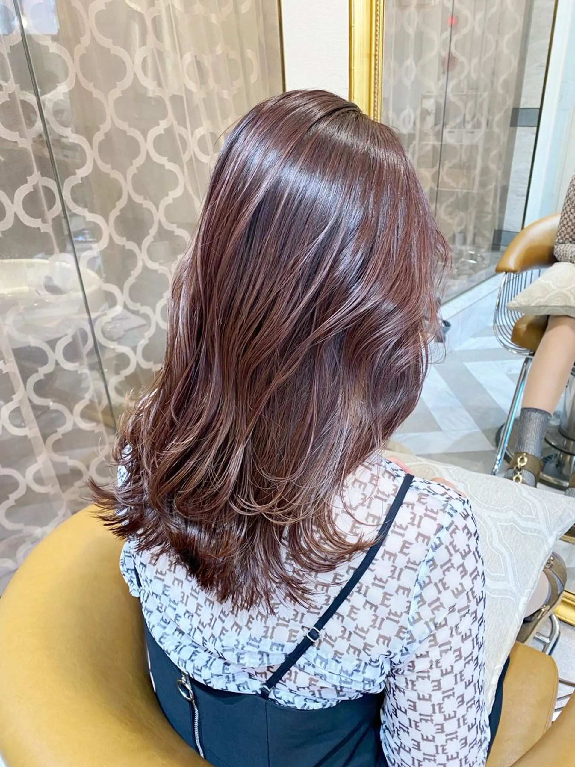 ミディアム カット ヘアカラー トリートメント レイヤーカット /透明感カラー西田のヘアスタイル