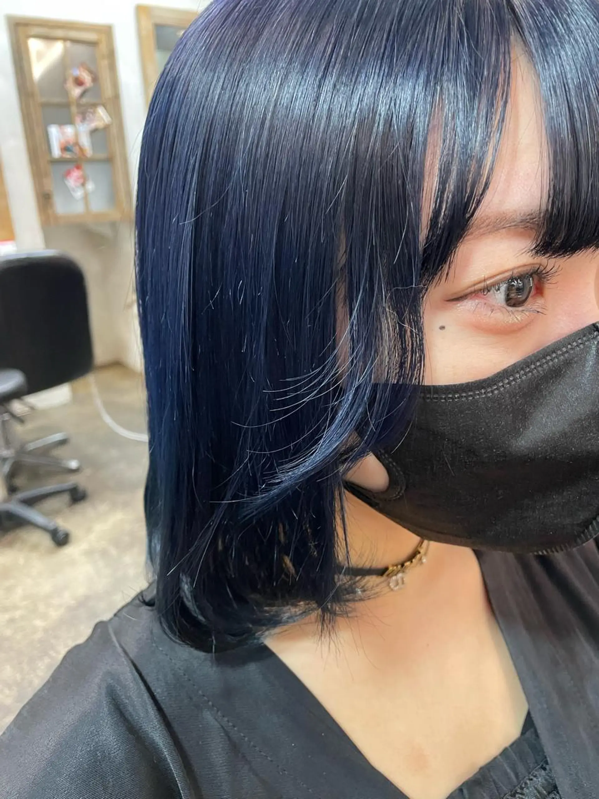 ショート カラー ブリーチ ブルーカラー ネイビーカラー 💎耳ツボジュエリー 髪質改善🌙土屋桃佳のヘアスタイル