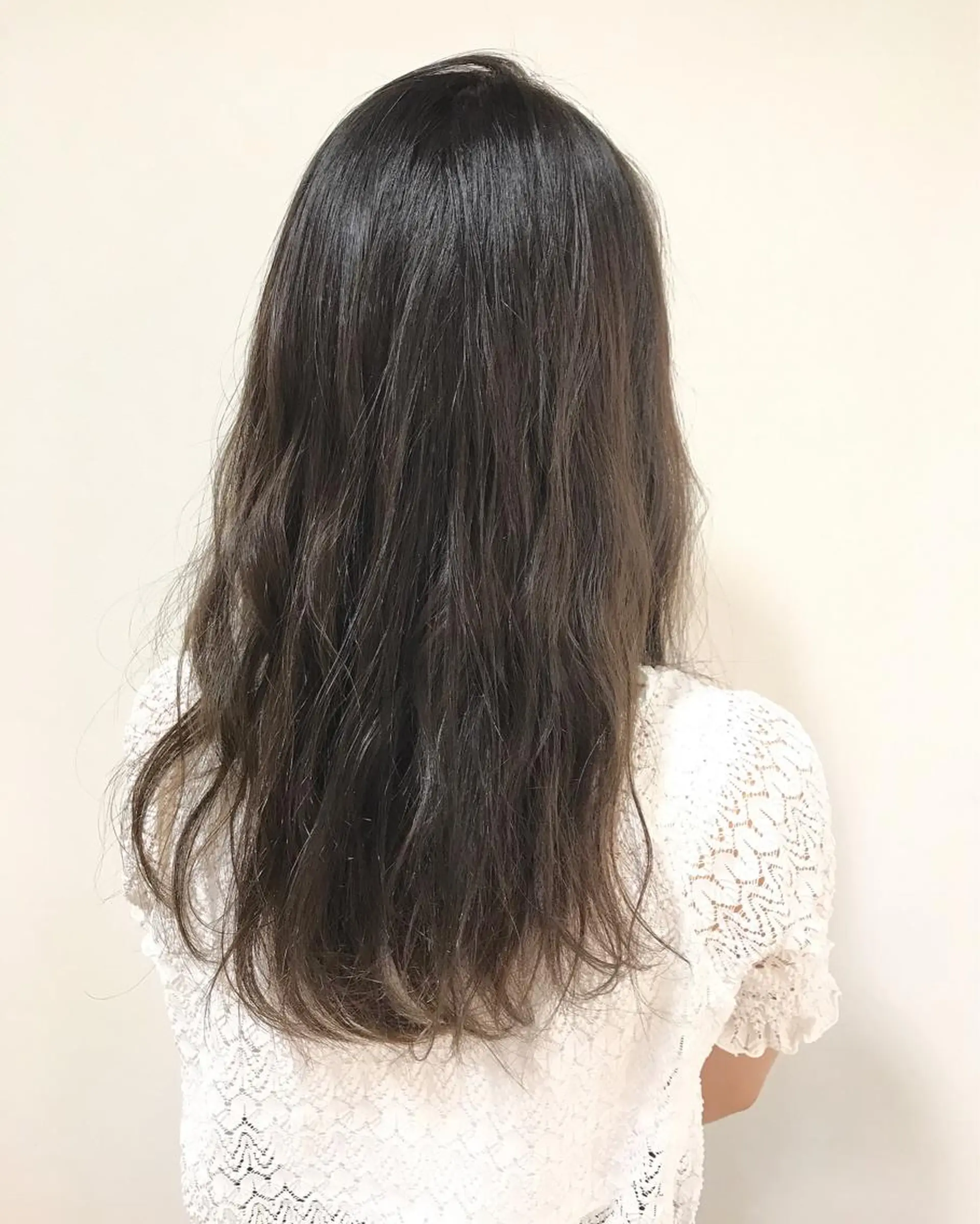 ロング カラー アッシュ ベージュカラー イルミナカラー MIRU by INCE HAIR所属・chiyo yasuのヘアスタイル