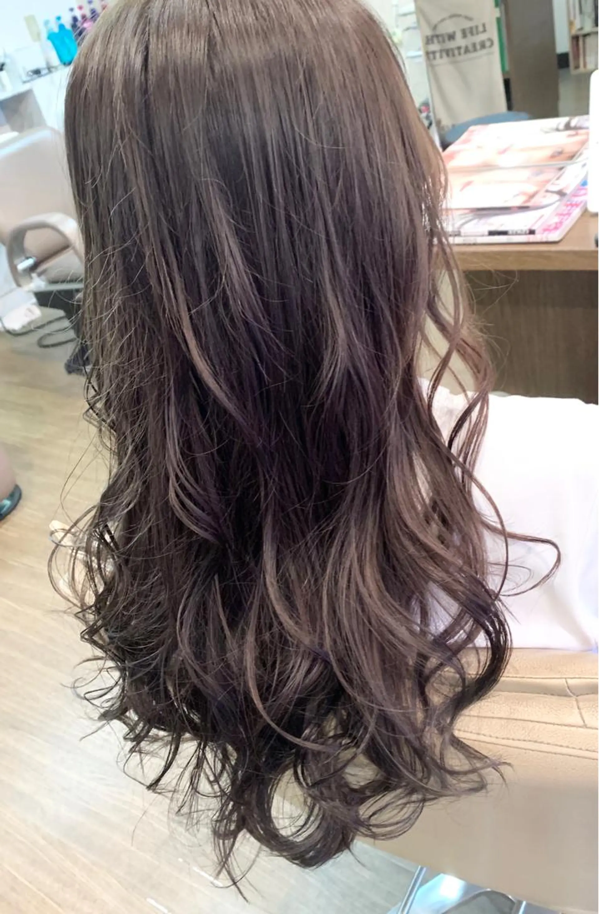 ロング カラー ヘアカラー coupe ciseauxのヘアスタイル