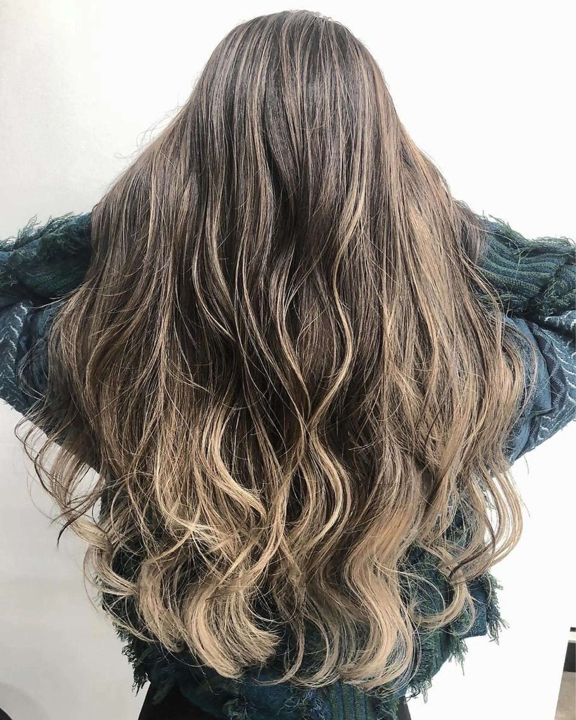 ロング カラー ヘアアレンジ 【公式】amble luxe池袋東口🩷のヘアスタイル