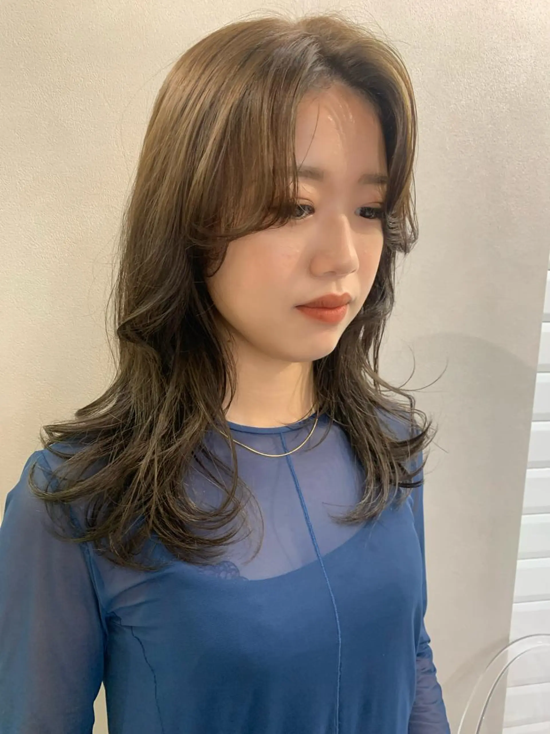 ロング カラー ベージュカラー オリーブベージュ レイヤーカット ウルフカット ウルフレイヤー カット ヘアカラー トリートメント hub hair レイヤー/透明感のヘアスタイル