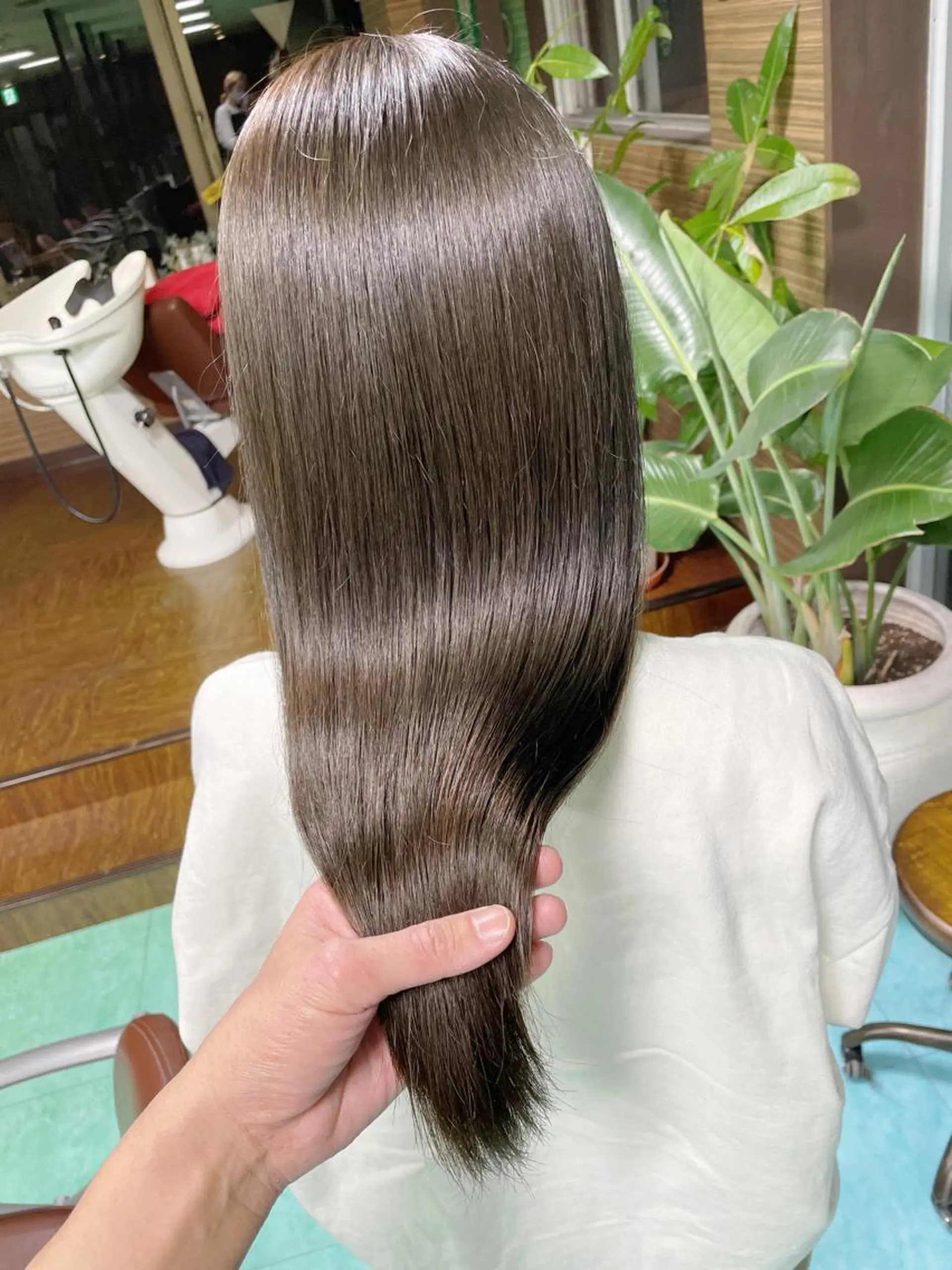 ロング カラー ベージュカラー オリーブベージュ ヘアカラー 土居 正季のヘアスタイル