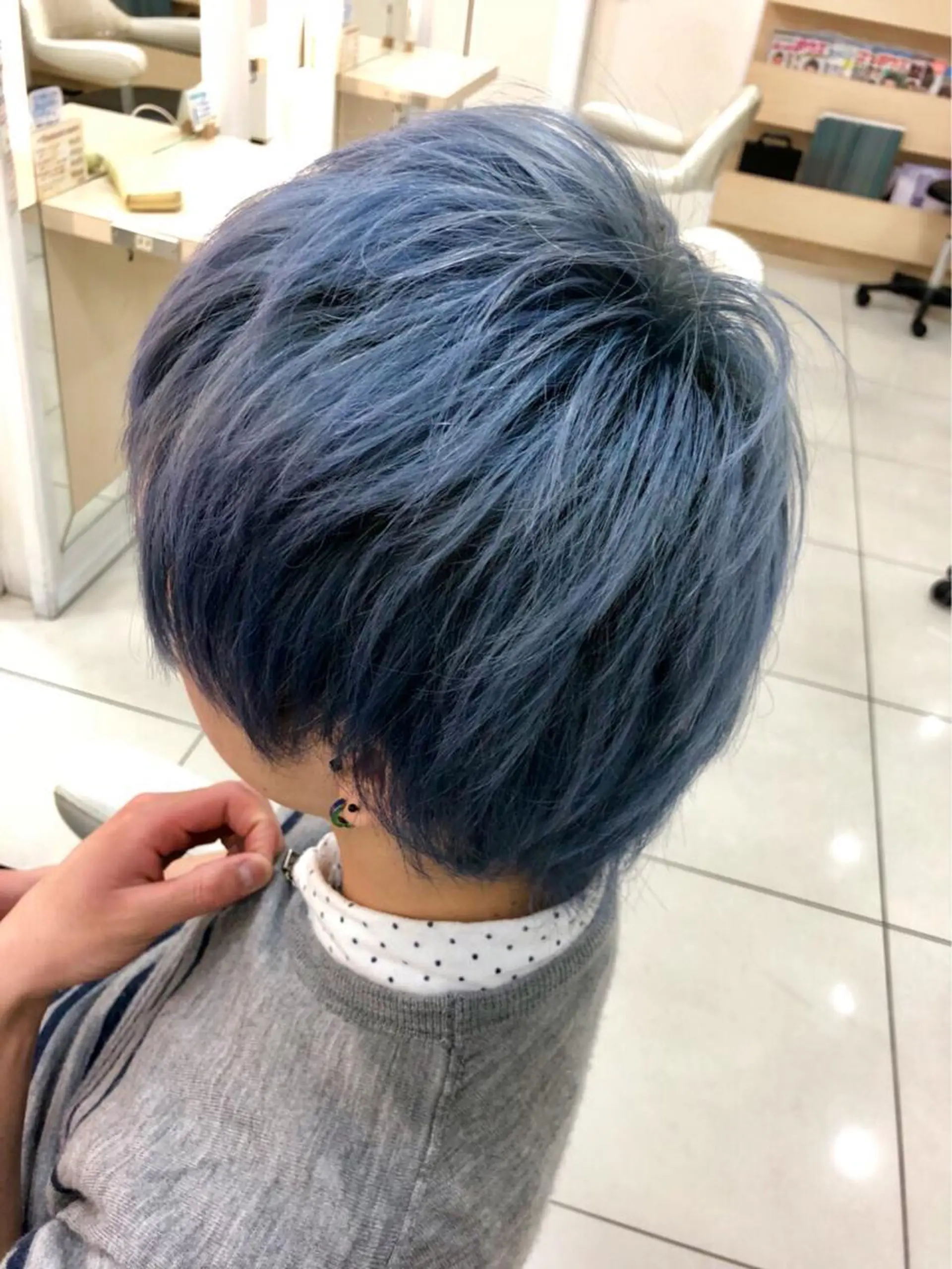 ショート カラー ブリーチ デザインカラー ハイトーンカラー Ash 山田 勇太のヘアスタイル