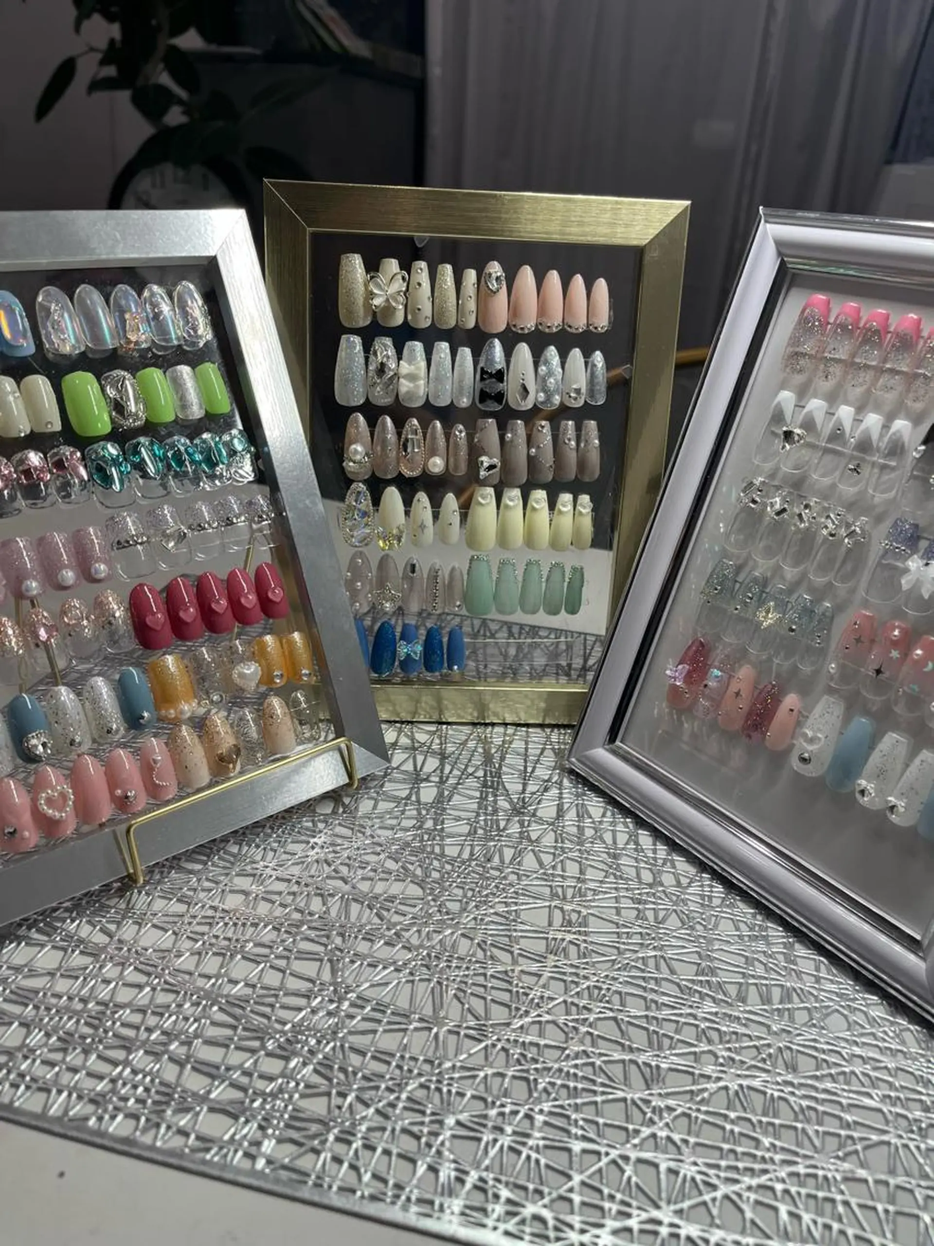 ネイル 韓国ネイル シンプルネイル ワンホンネイル ハンドネイル 鈴木 愛理のネイルデザイン