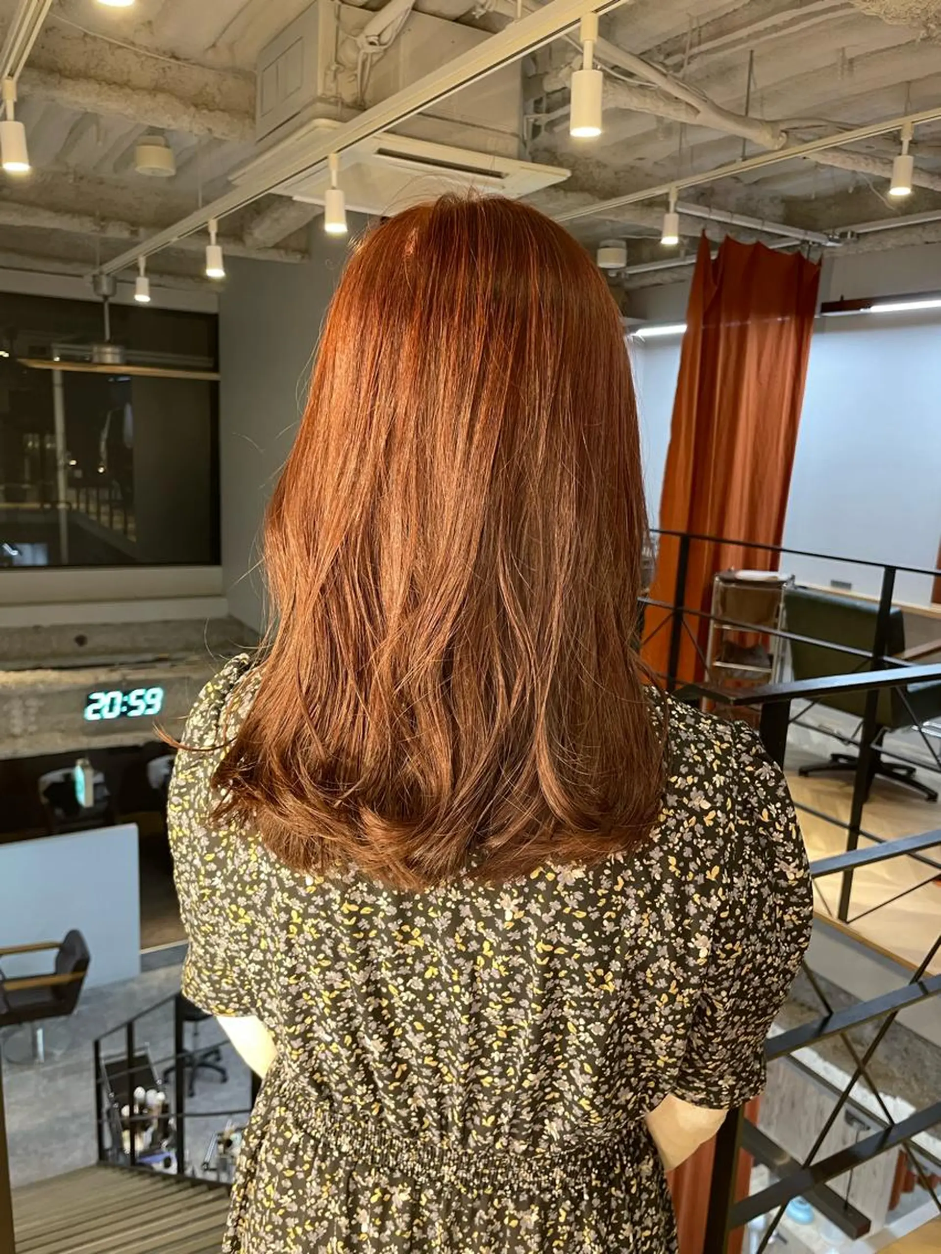 ミディアム yuri/オリーブ/ 暖色カラー/レイヤーのヘアスタイル