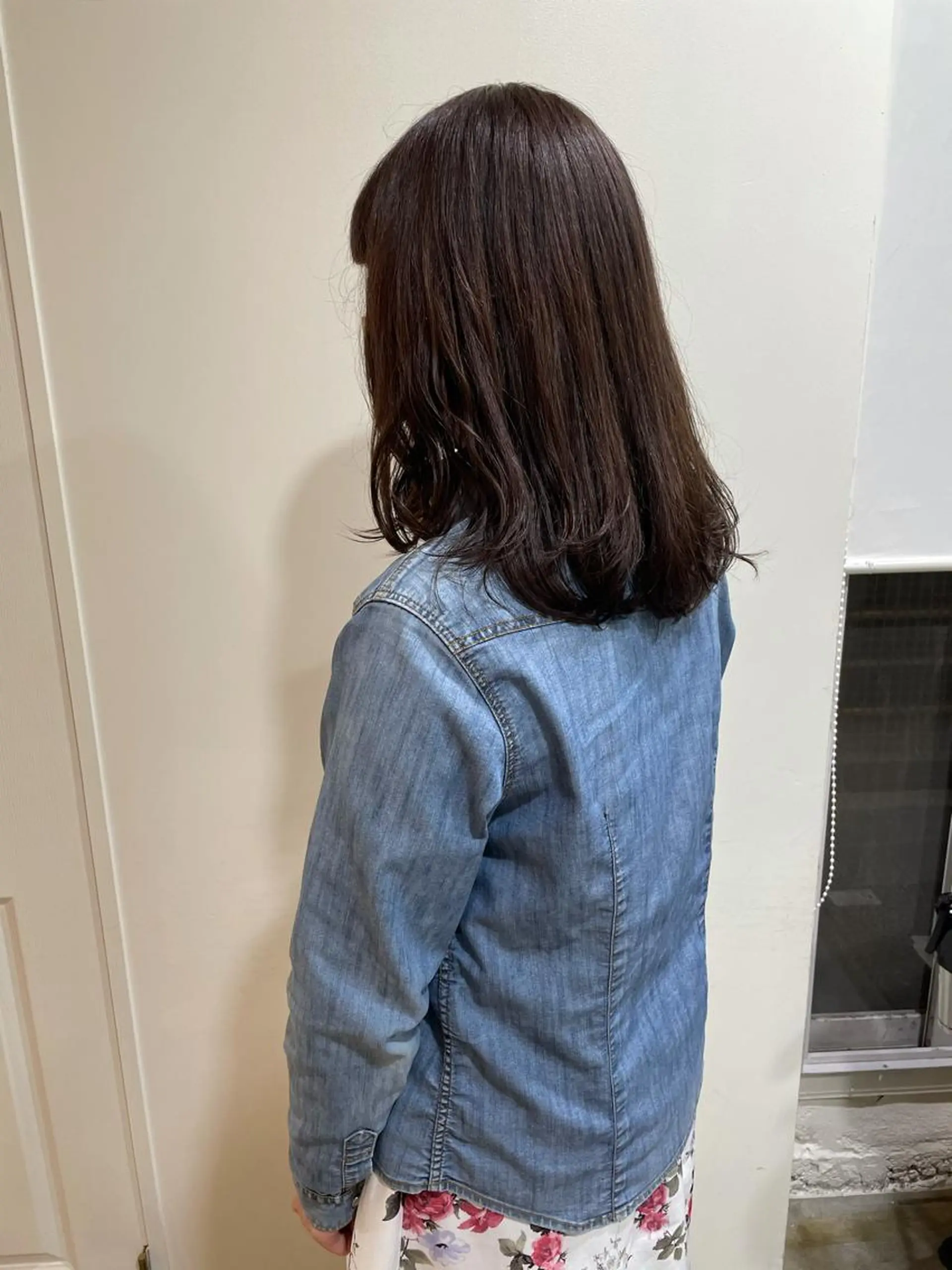 ミディアム カラー カット ヘアカラー トリートメント MIOベージュカラー 柔らかいカラーのヘアスタイル