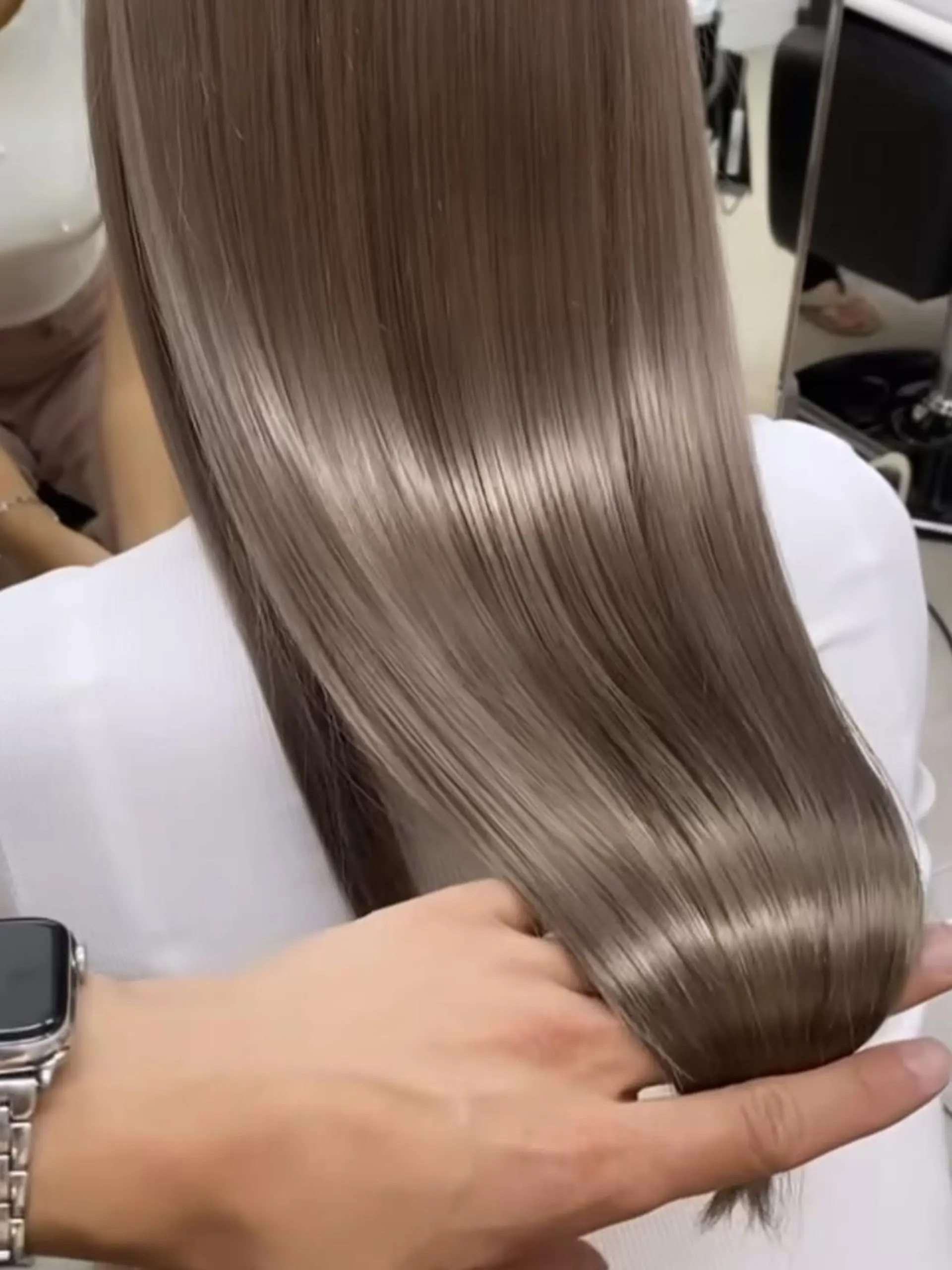 ロング カラー 縮毛矯正 ブリーチ🌈金崎 江坂駅横すぐのヘアスタイル