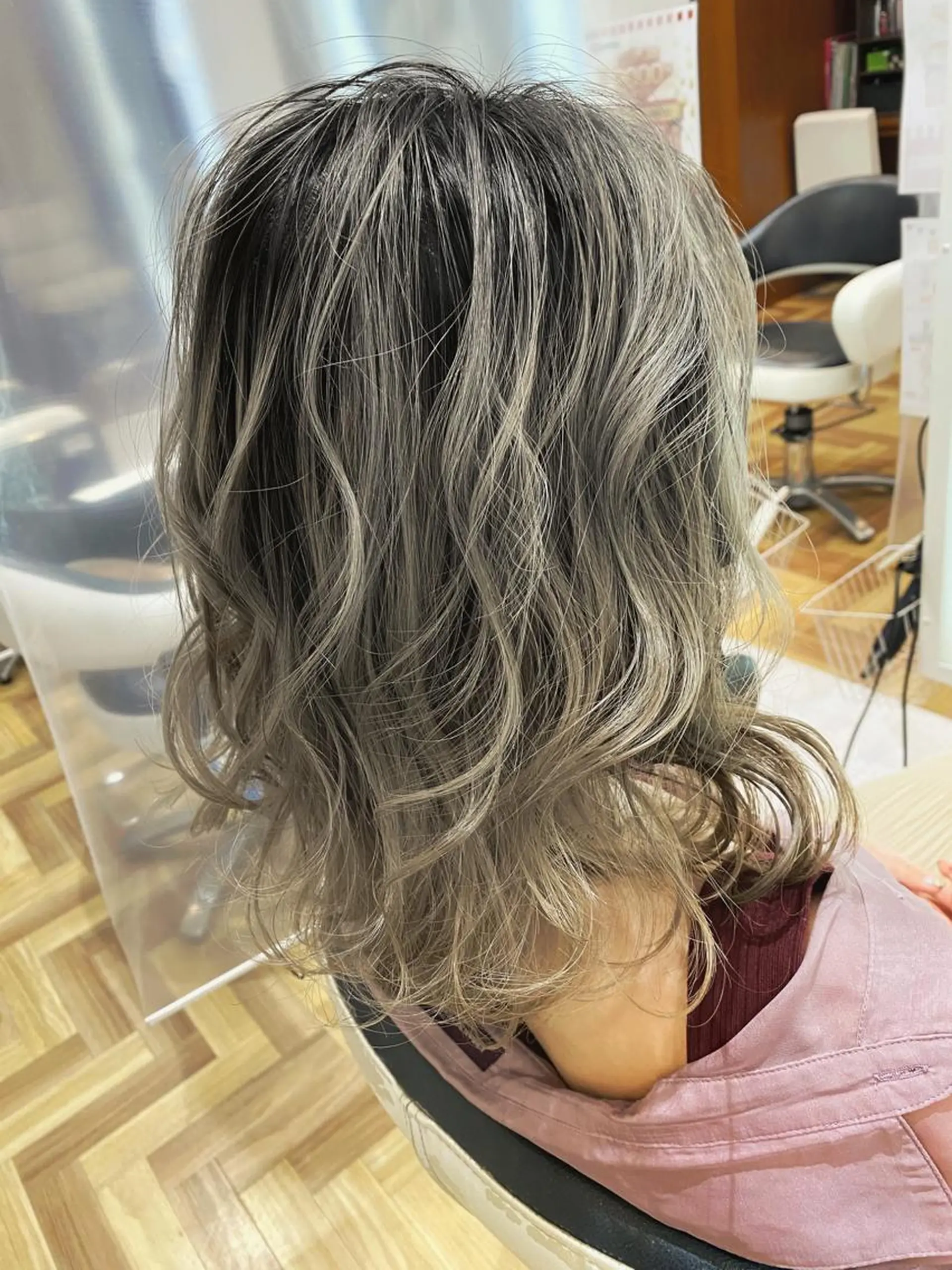 ミディアム ハイライト 高木 麻知子のヘアスタイル