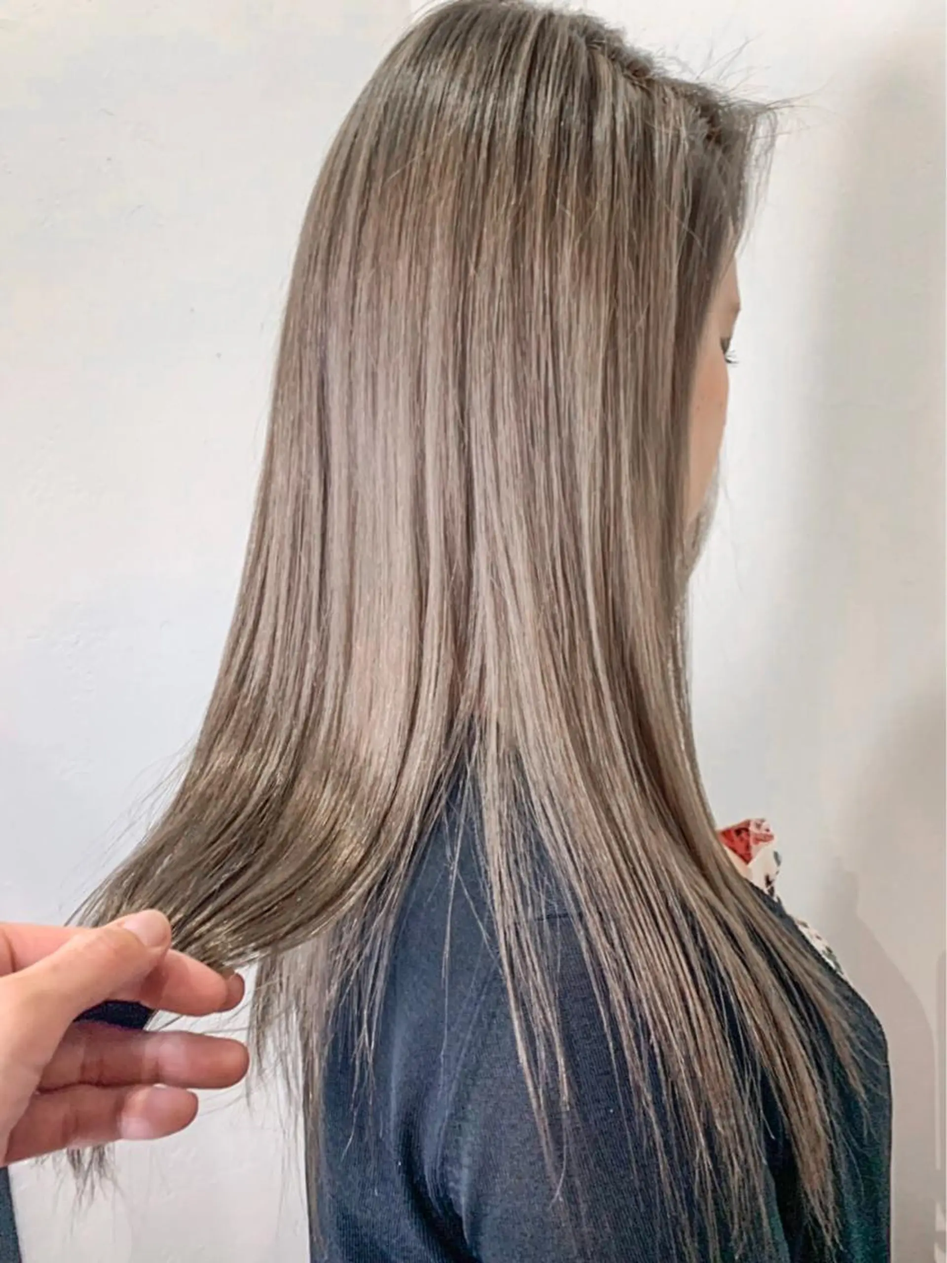 ロング カラー ブリーチ ケアブリーチ ダブルカラー ハイライトカラー イルミナカラー 🔆学生に人気🔆 AEQUITASのヘアスタイル