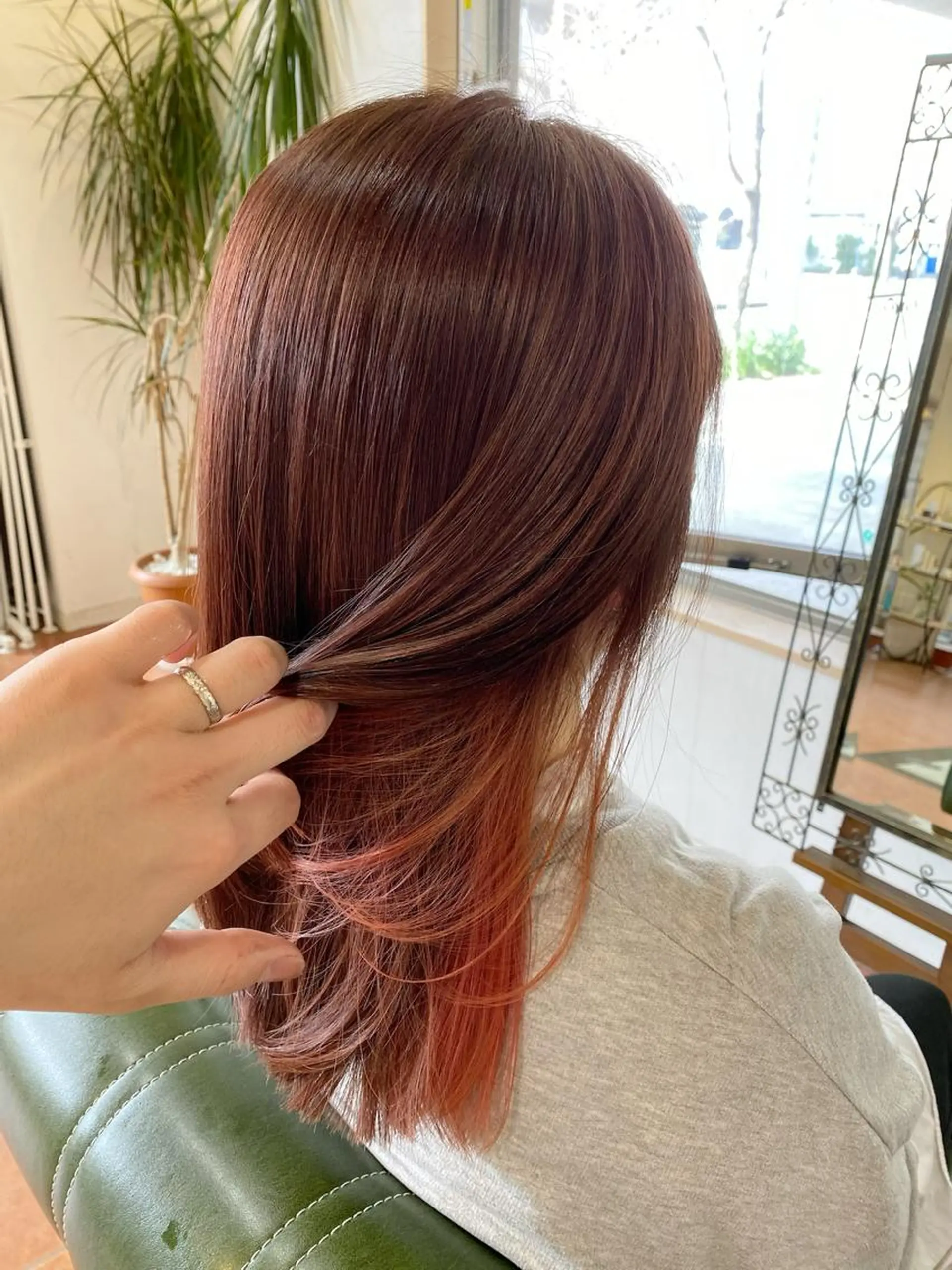 セミロング カラー ヘアカラー トリートメント 石井 佑樹のヘアスタイル