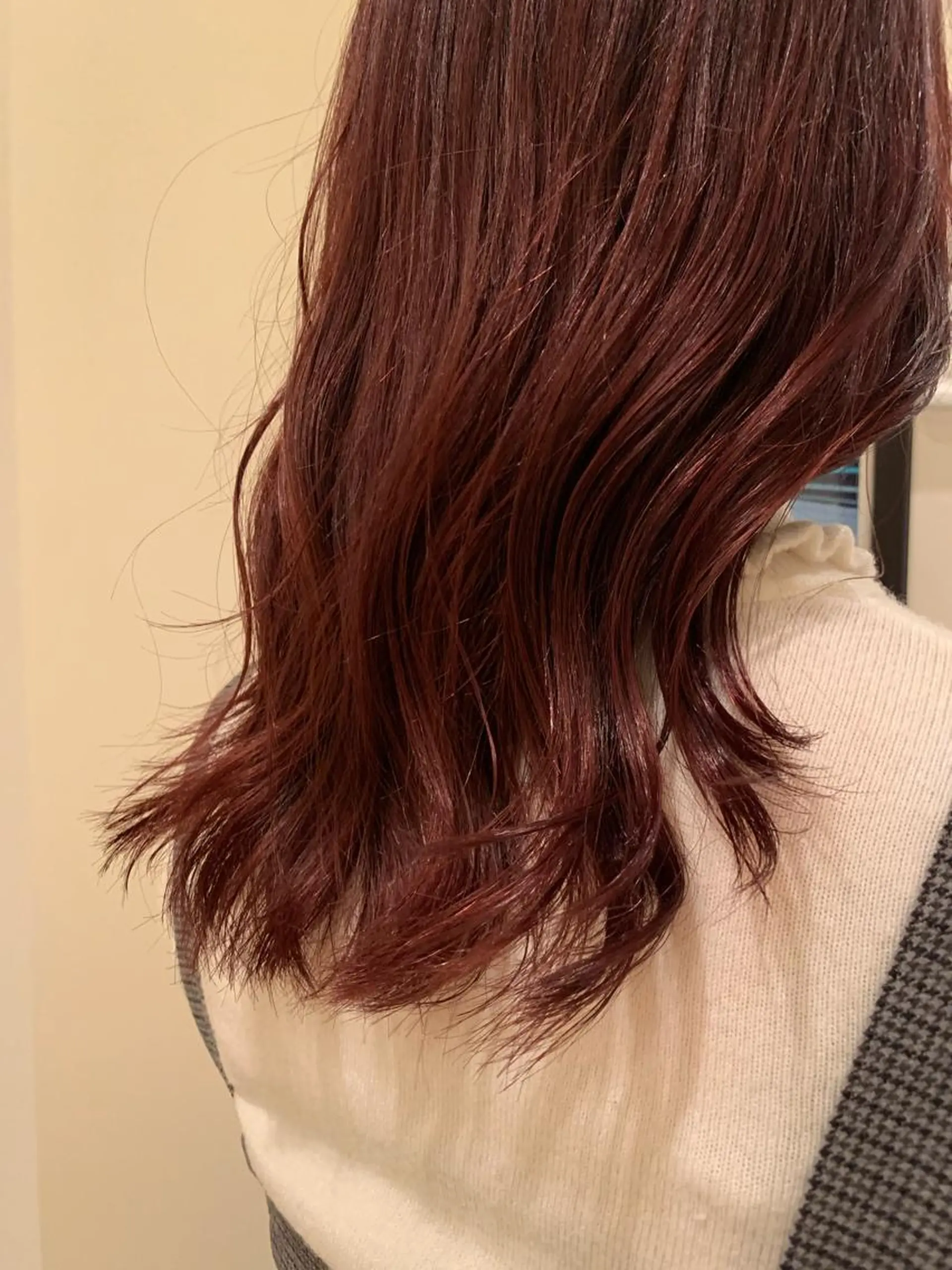 ミディアム カラー 青山 莉奈のヘアスタイル