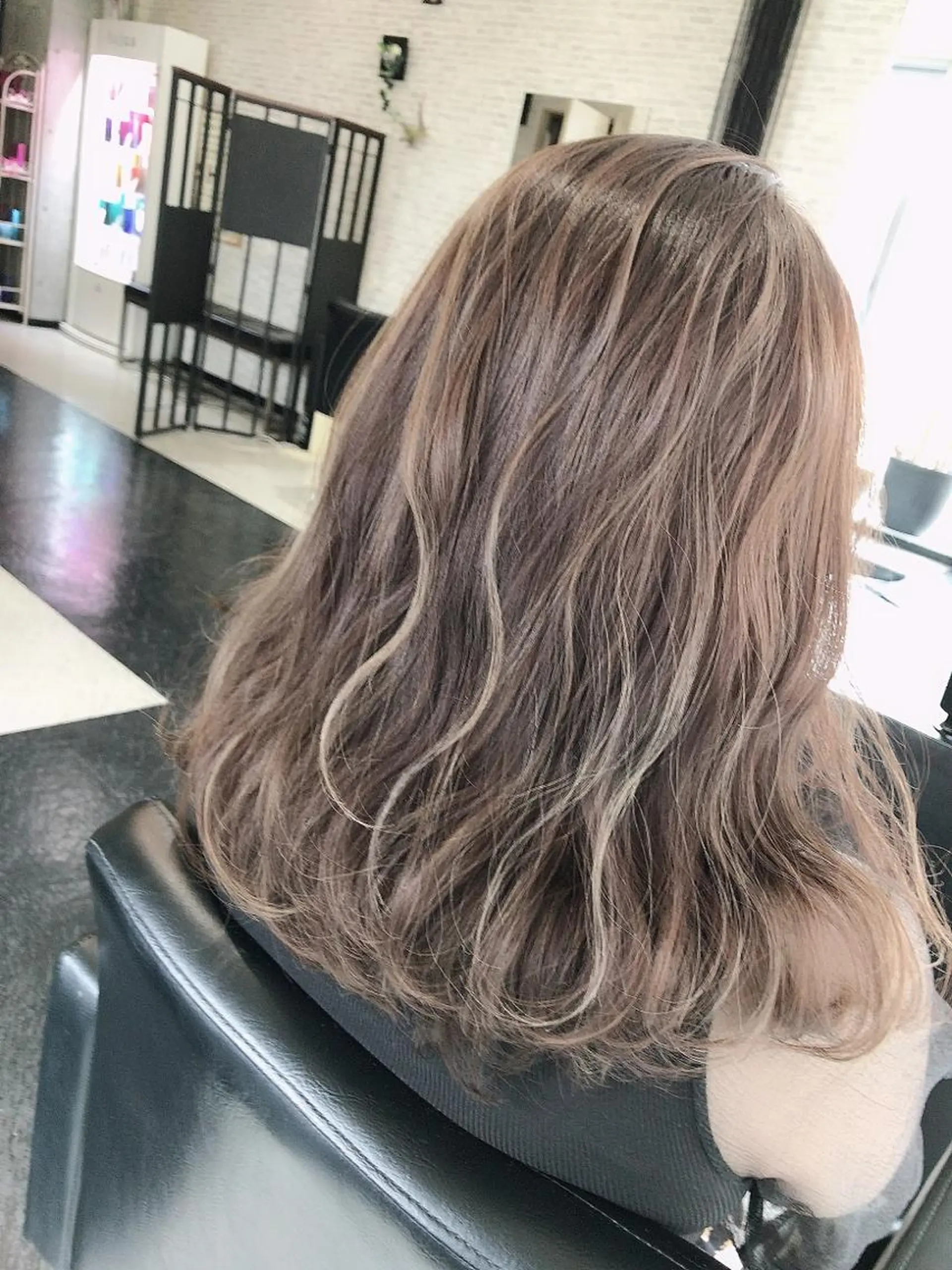 セミロング カラー セミロングパーマ ハイトーンカラー エクステ ヘアカラー Fave【フェイブ】 /🌈推し活のその他イメージ