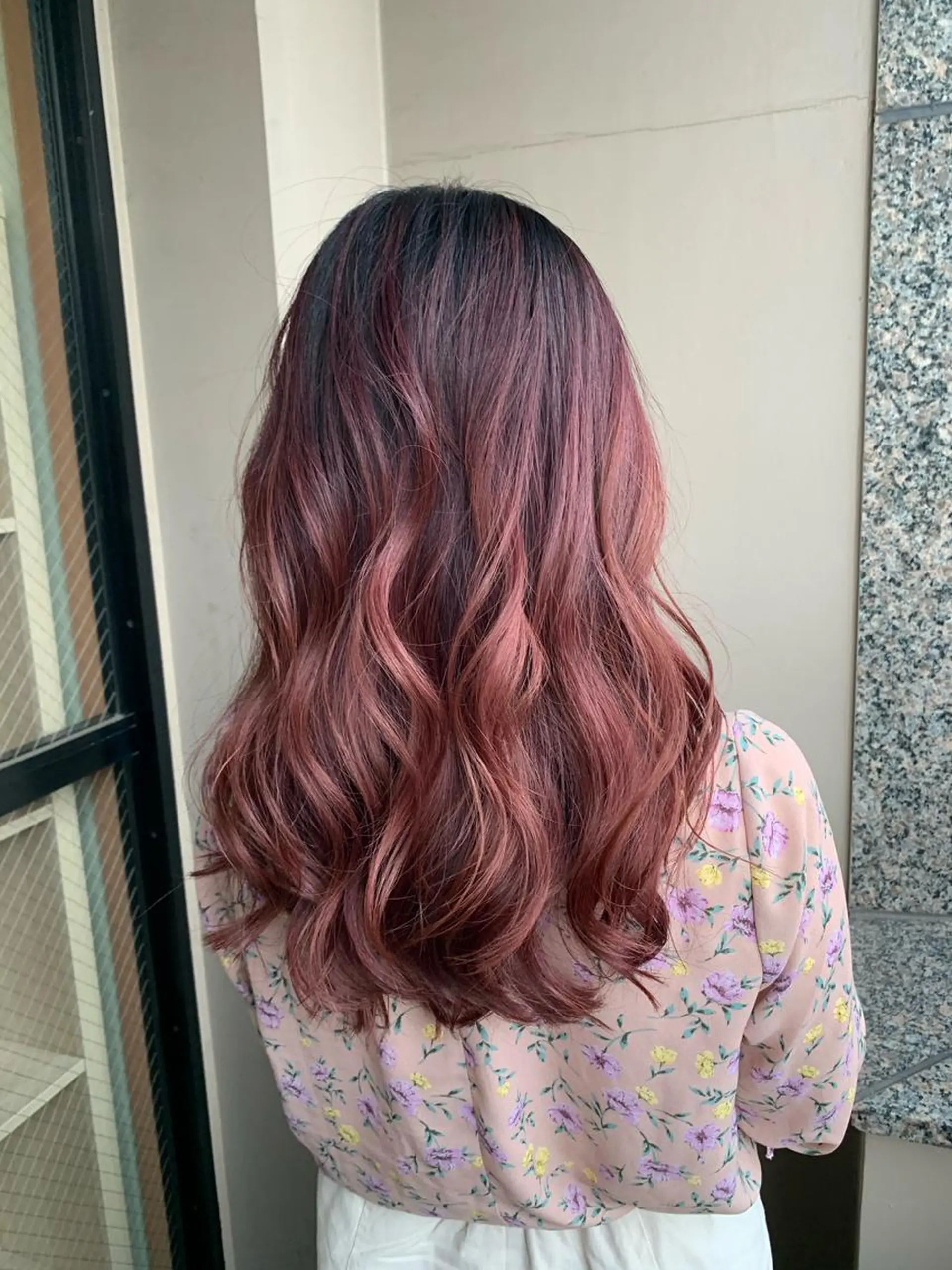 ロング カラー グラデーションカラー ピンクカラー yuri🌼 NUMBER 天王寺のヘアスタイル