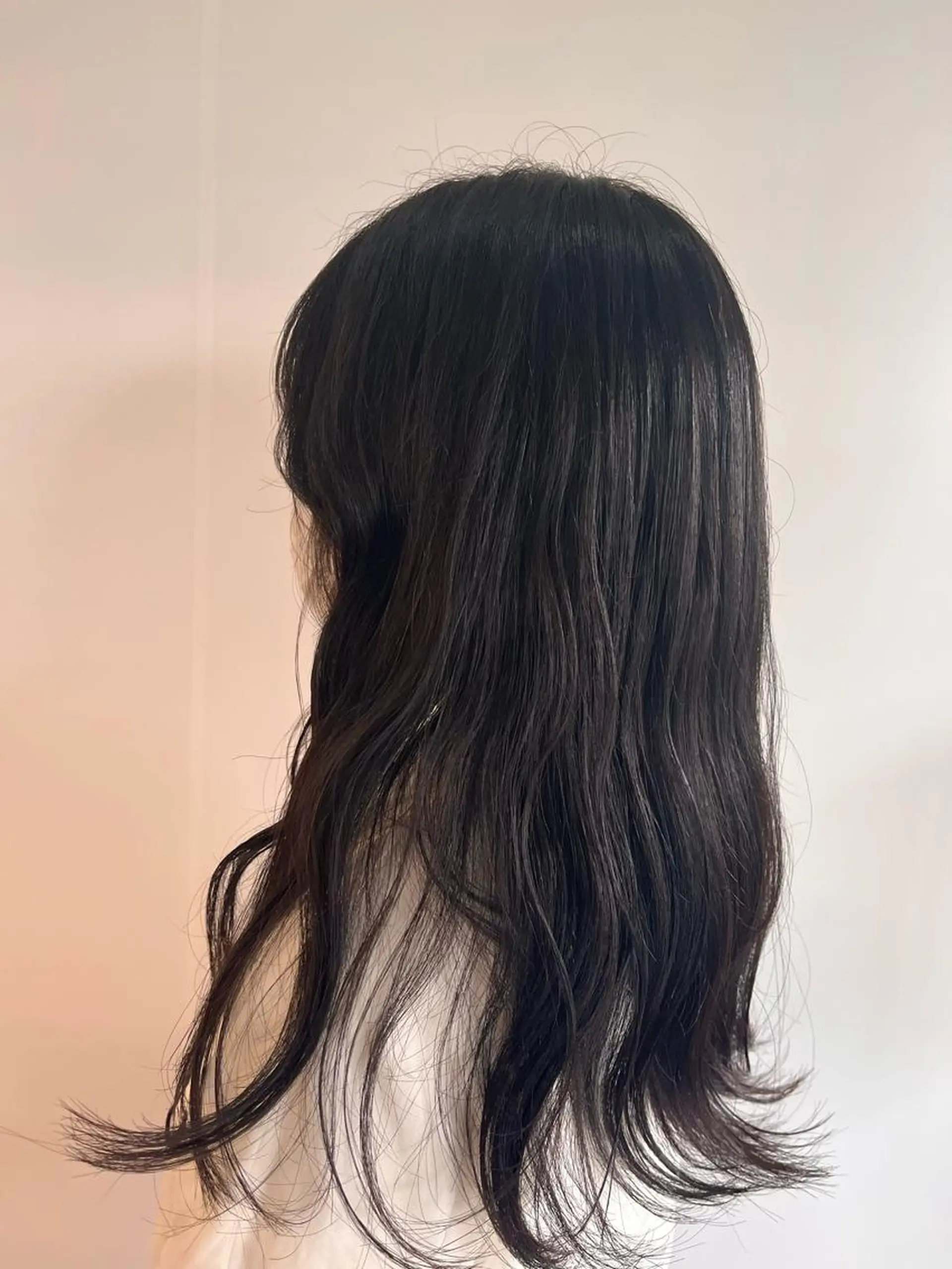 セミロング カラー ダークシルバー シルバー Dali 若松　朋美のヘアスタイル