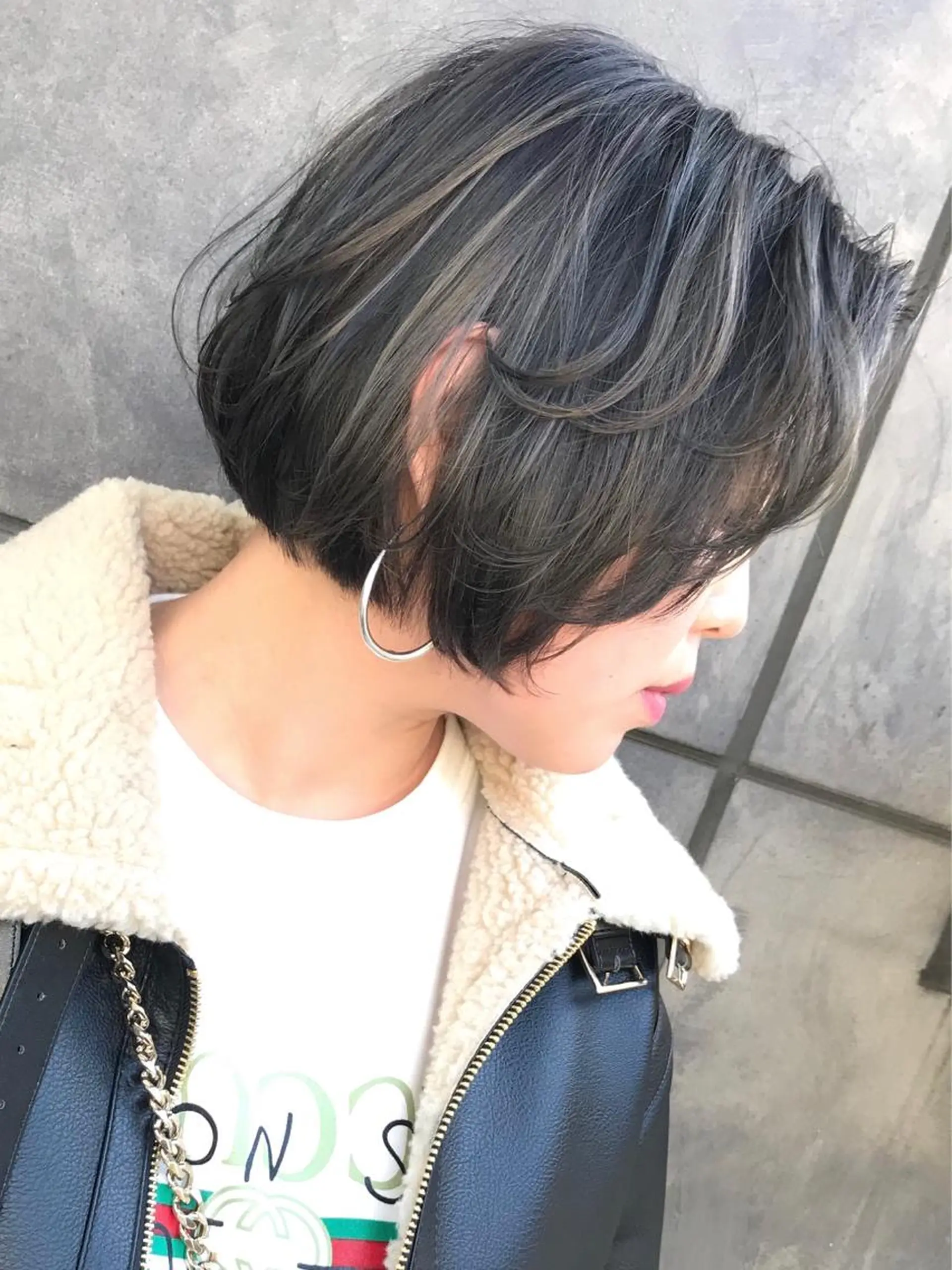 ショート カラー TOMOYAレイヤー ブリーチ縮毛矯正のヘアスタイル