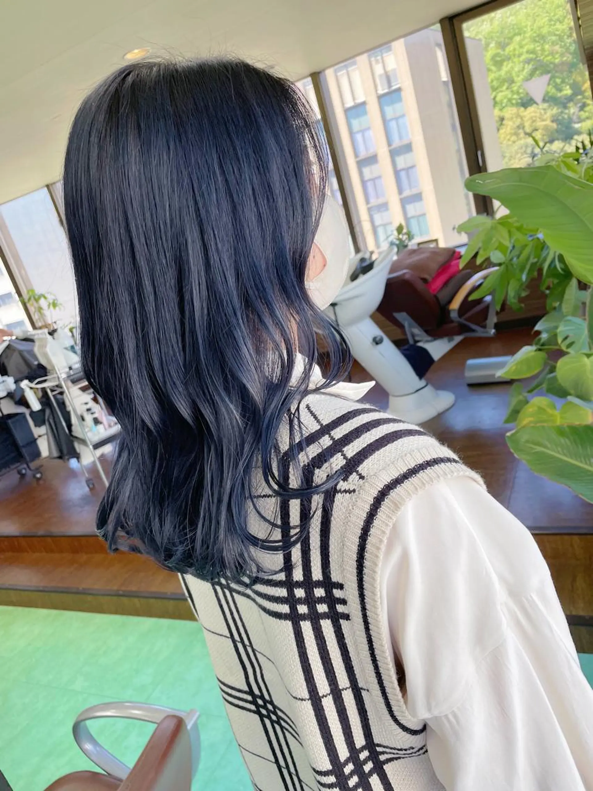 セミロング カラー 黒髪 ブリーチ ブルーカラー ブルーブラック ラベンダーカラー ヘアカラー 土居 正季のヘアスタイル