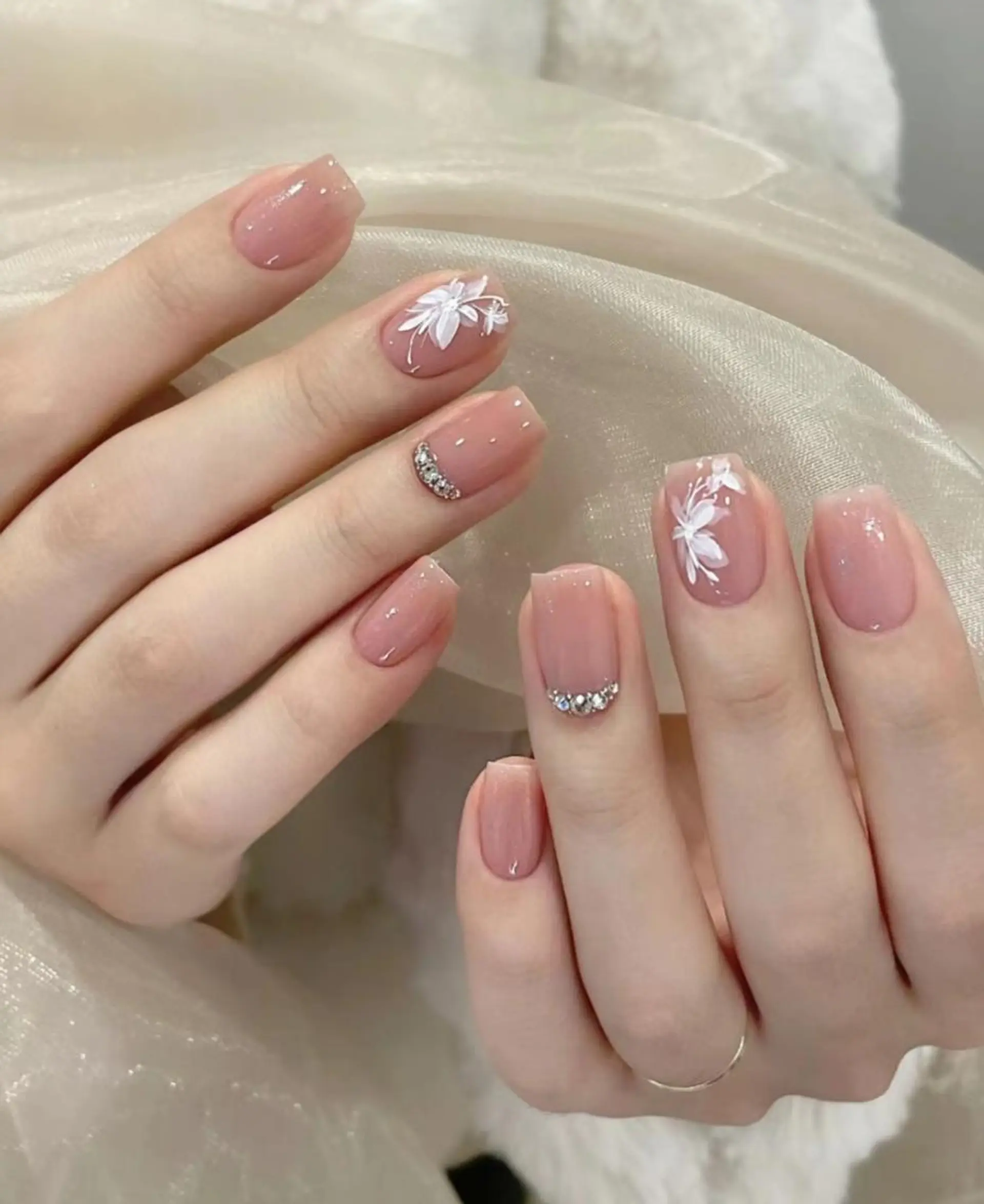 ネイル ハンドネイル RAFFINE haru🦋🩵のネイルデザイン