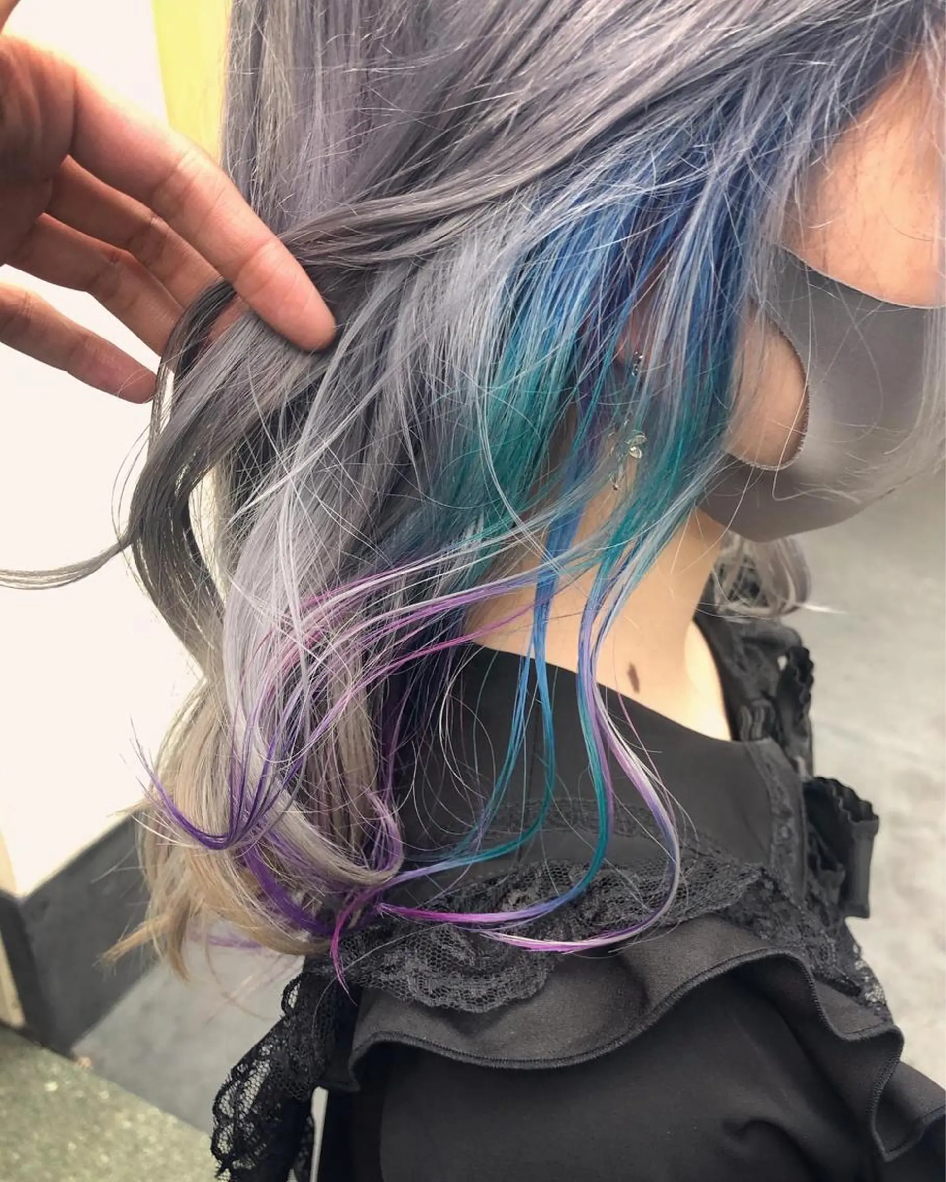 ミディアム カラー アッシュ バレイヤージュ ミストバング ベージュカラー ブリーチ カット ヘアカラー トリートメント 原宿サロン代表 デザインカラー伊藤卓のヘアスタイル