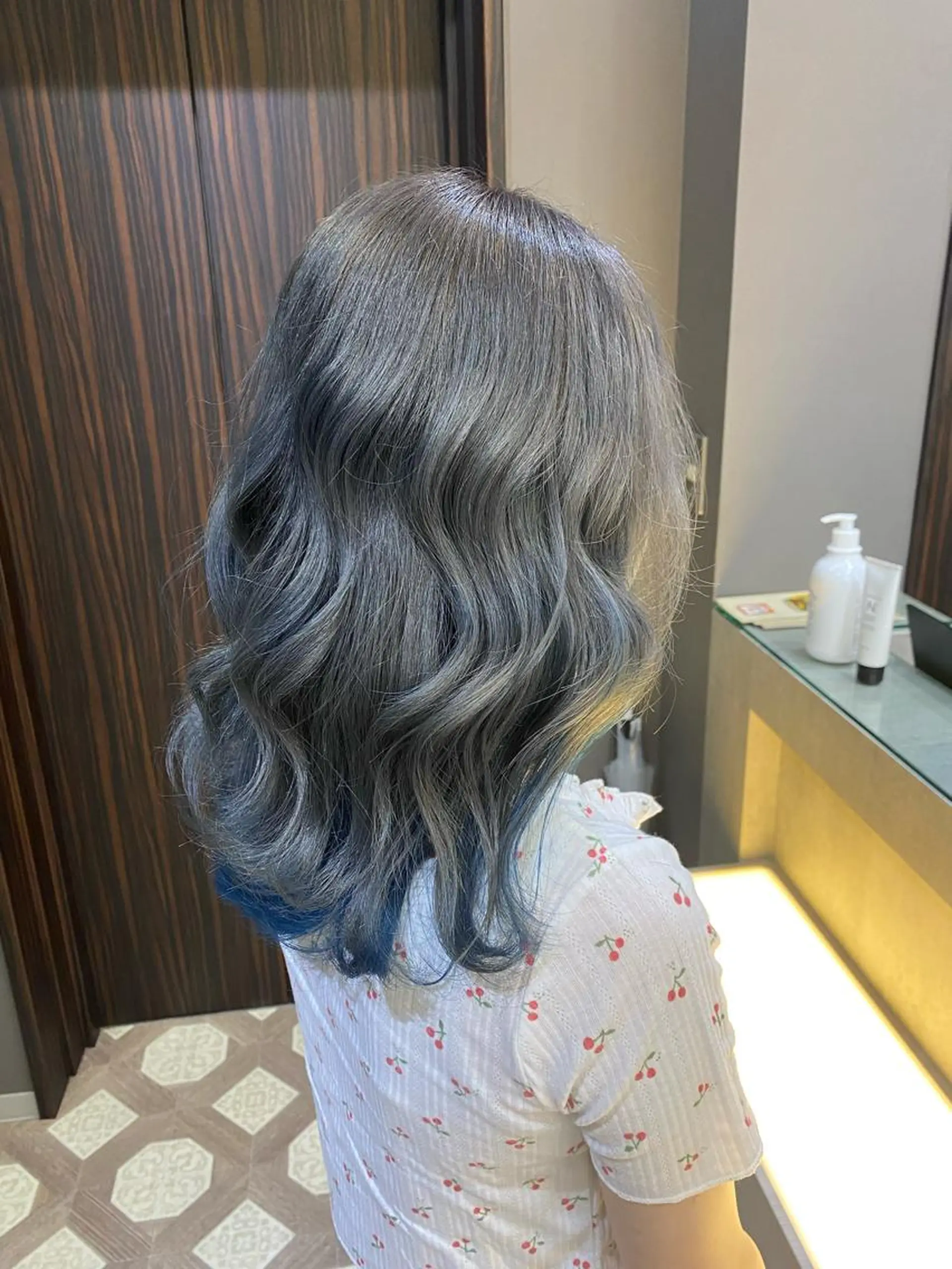 ミディアム カラー ブルーカラー グレージュ jill by gisel＿奥家のヘアスタイル