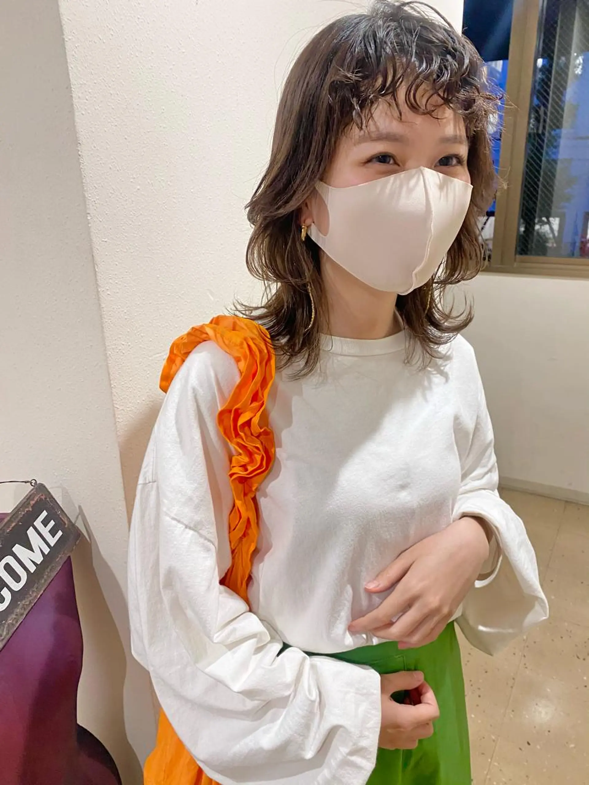 ミディアム ミディアムパーマ レイヤーカット ウルフカット ウルフレイヤー ハイトーンカラー🍑 心斎橋のヘアスタイル