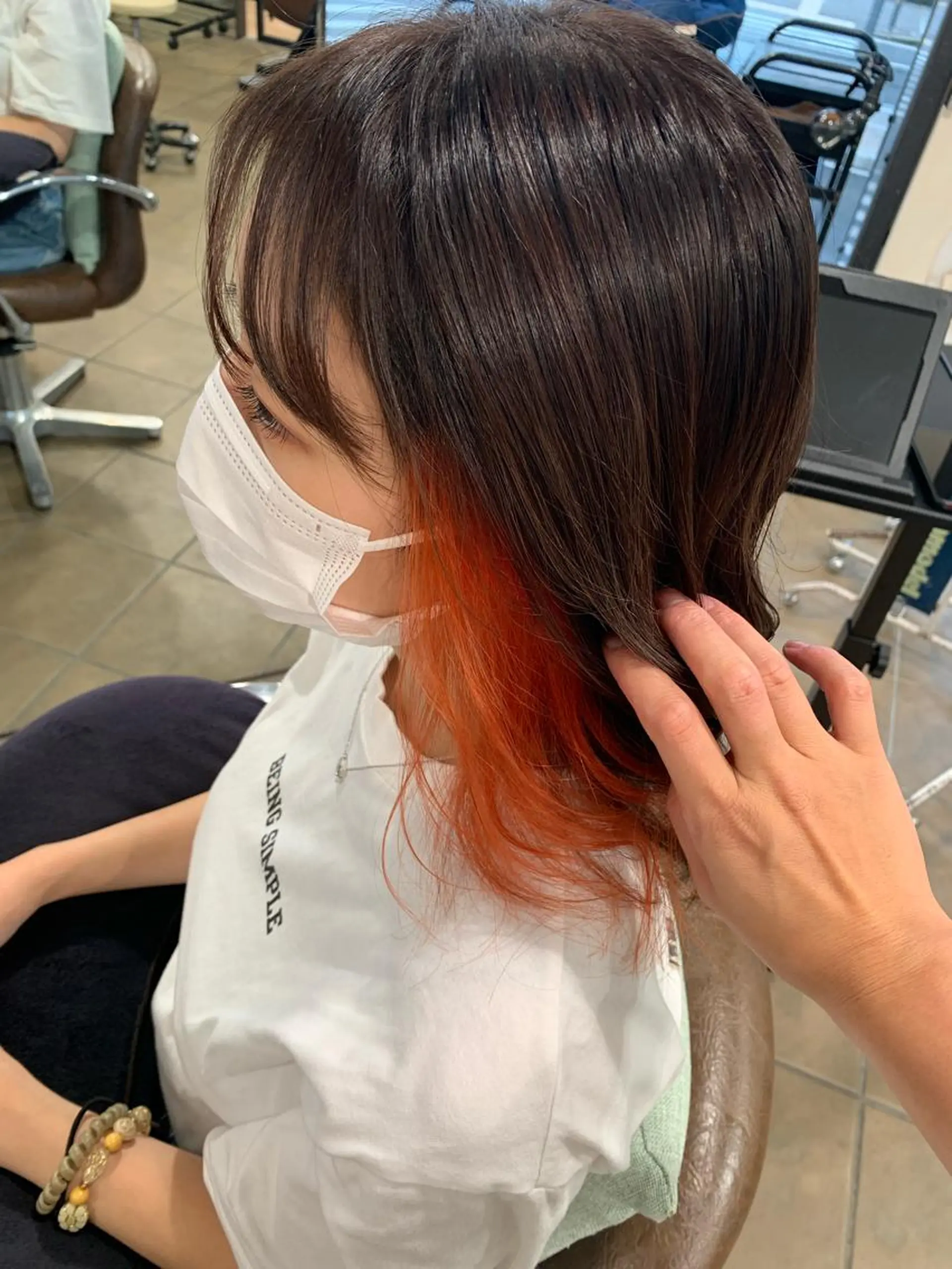 セミロング カラー インナーカラー オレンジ カット ヘアカラー Ripps長居所属・メテオ ／ヘアカラー 西川菜実のヘアスタイル