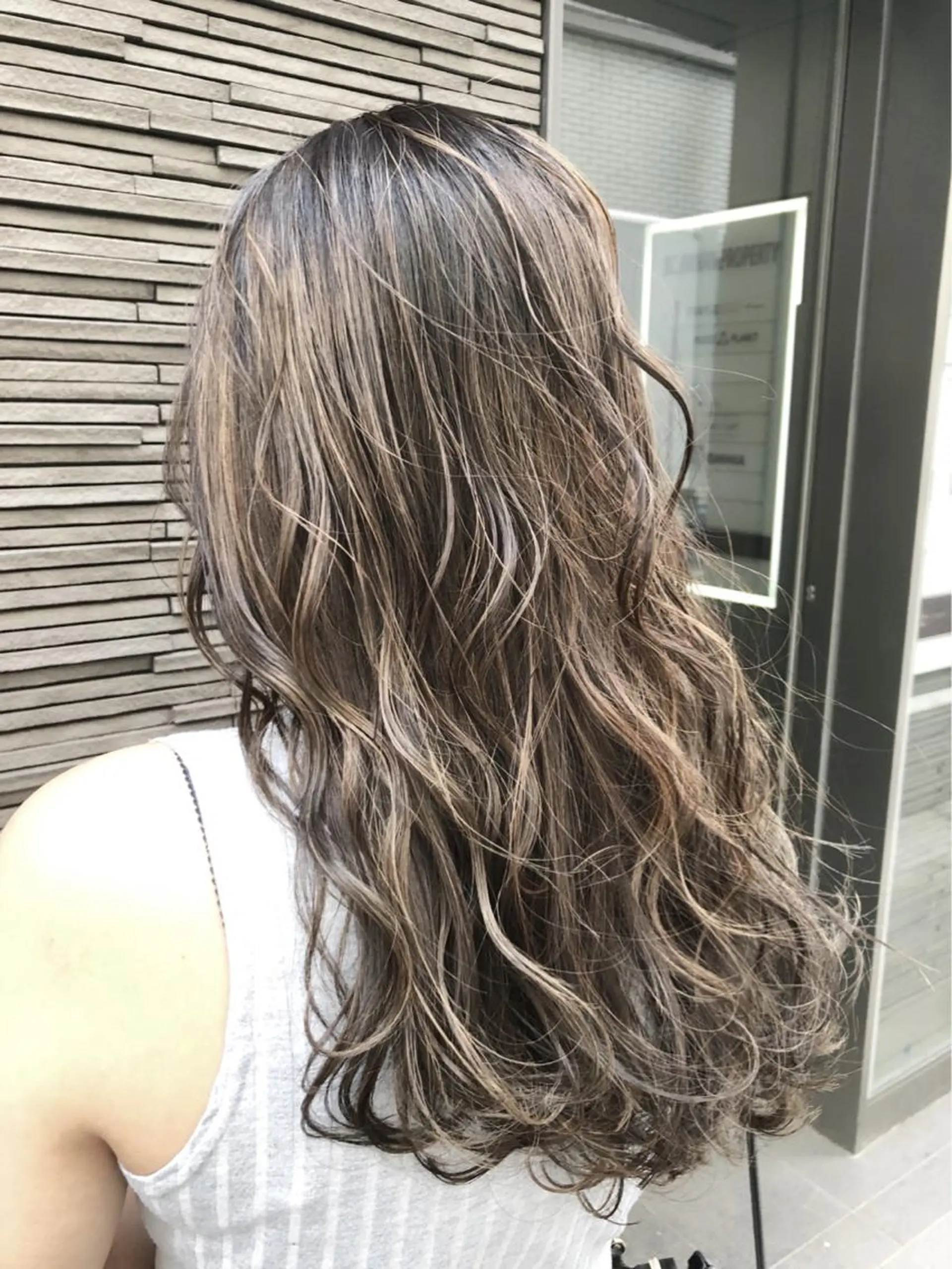 ロング カラー グレージュ ハイライトカラー ハイライト ブリーチ縮毛矯正/ デサキ ショウヘイのヘアスタイル