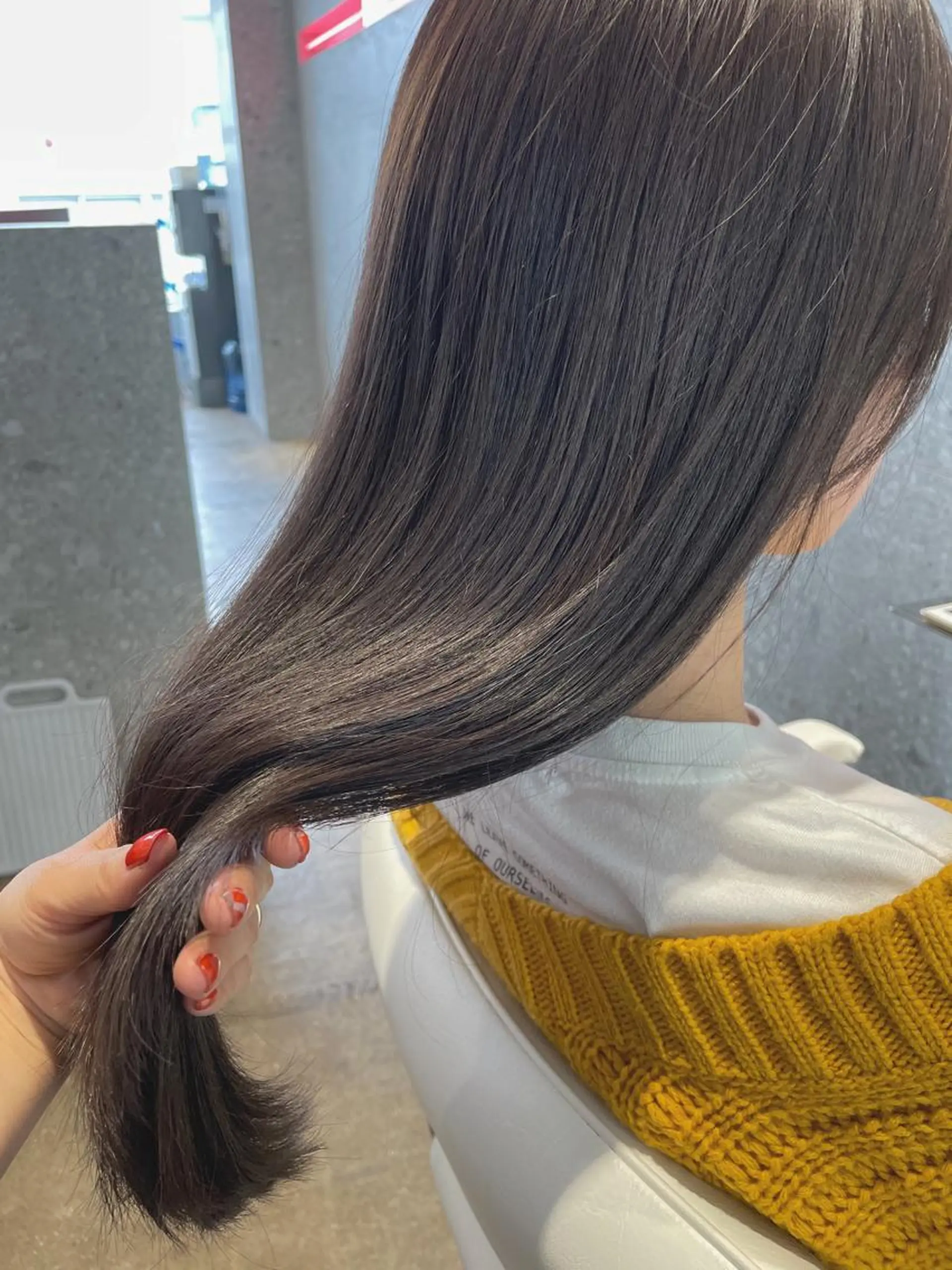 セミロング カラー ヘアカラー トリートメント PHIDGE所属・山下 千明のヘアスタイル