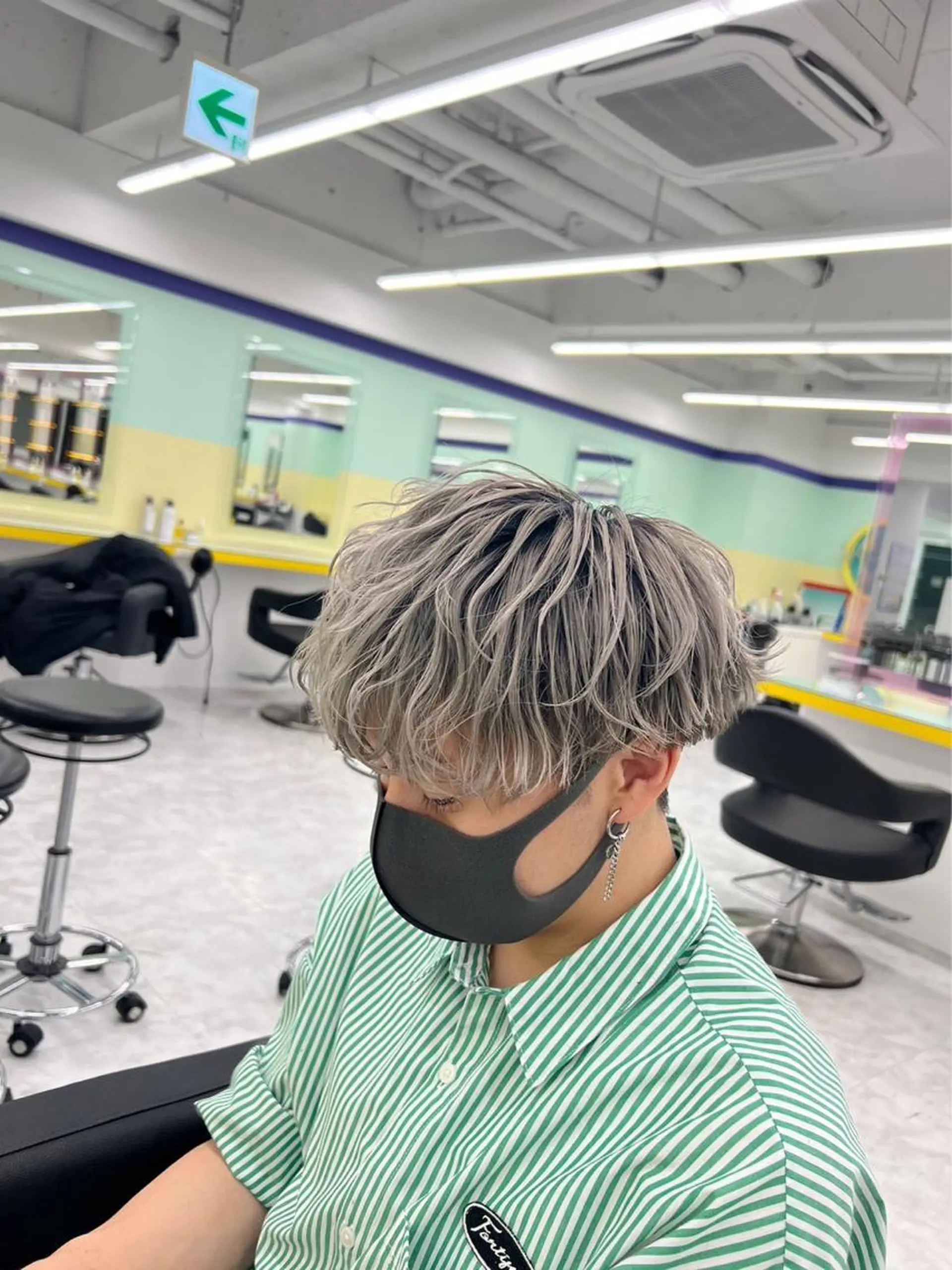 ショート カラー パーマ メンズ シルバー 韓国レイヤーカット /REIのヘアスタイル