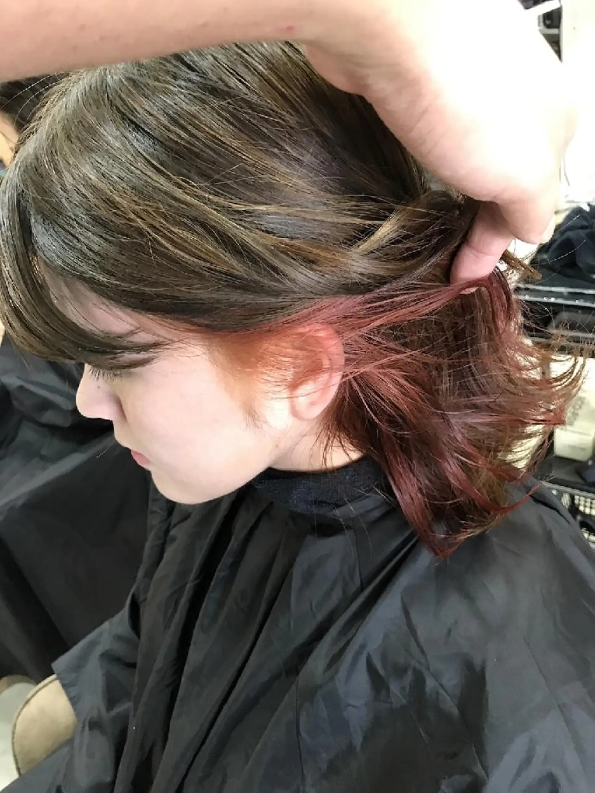 ミディアム カラー AnFye une qatllのヘアスタイル