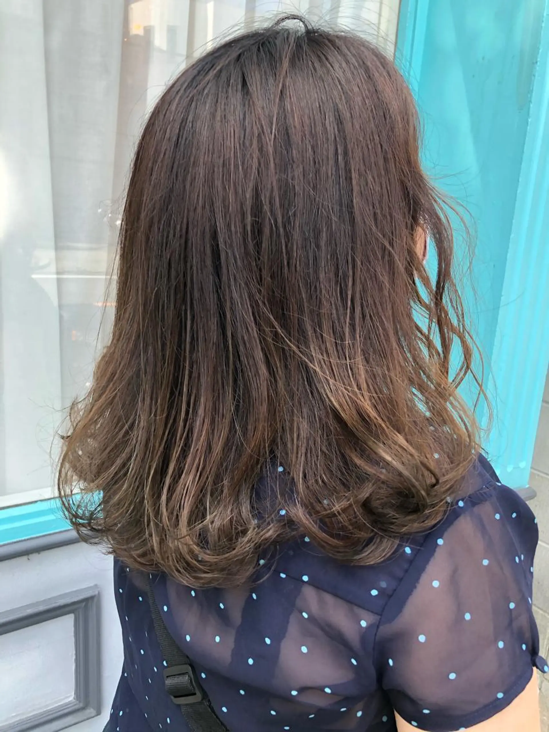 ミディアム カラー 安藤 佑衣のヘアスタイル