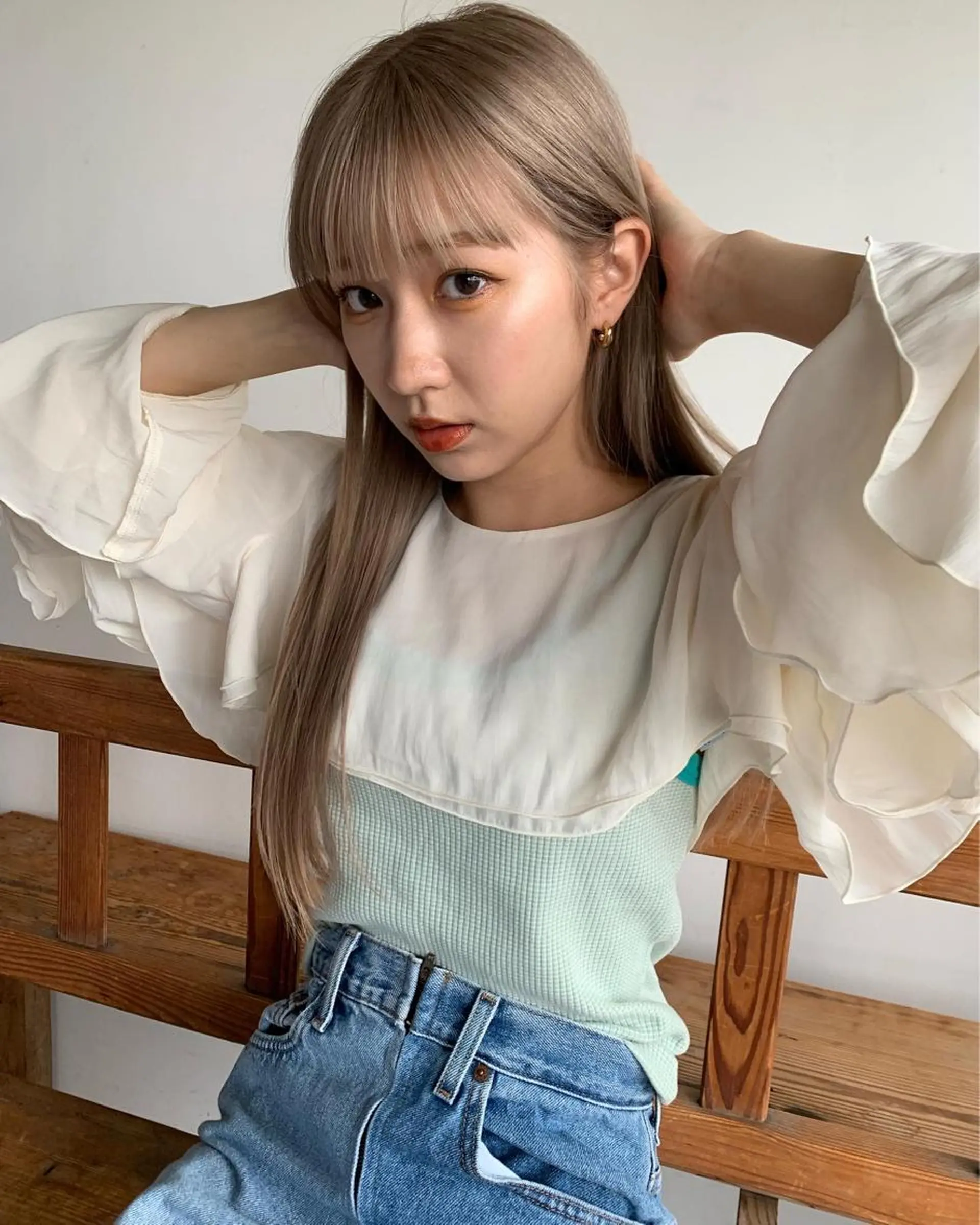 セミロング カラー ブリーチカラーが人気 onnuのヘアスタイル