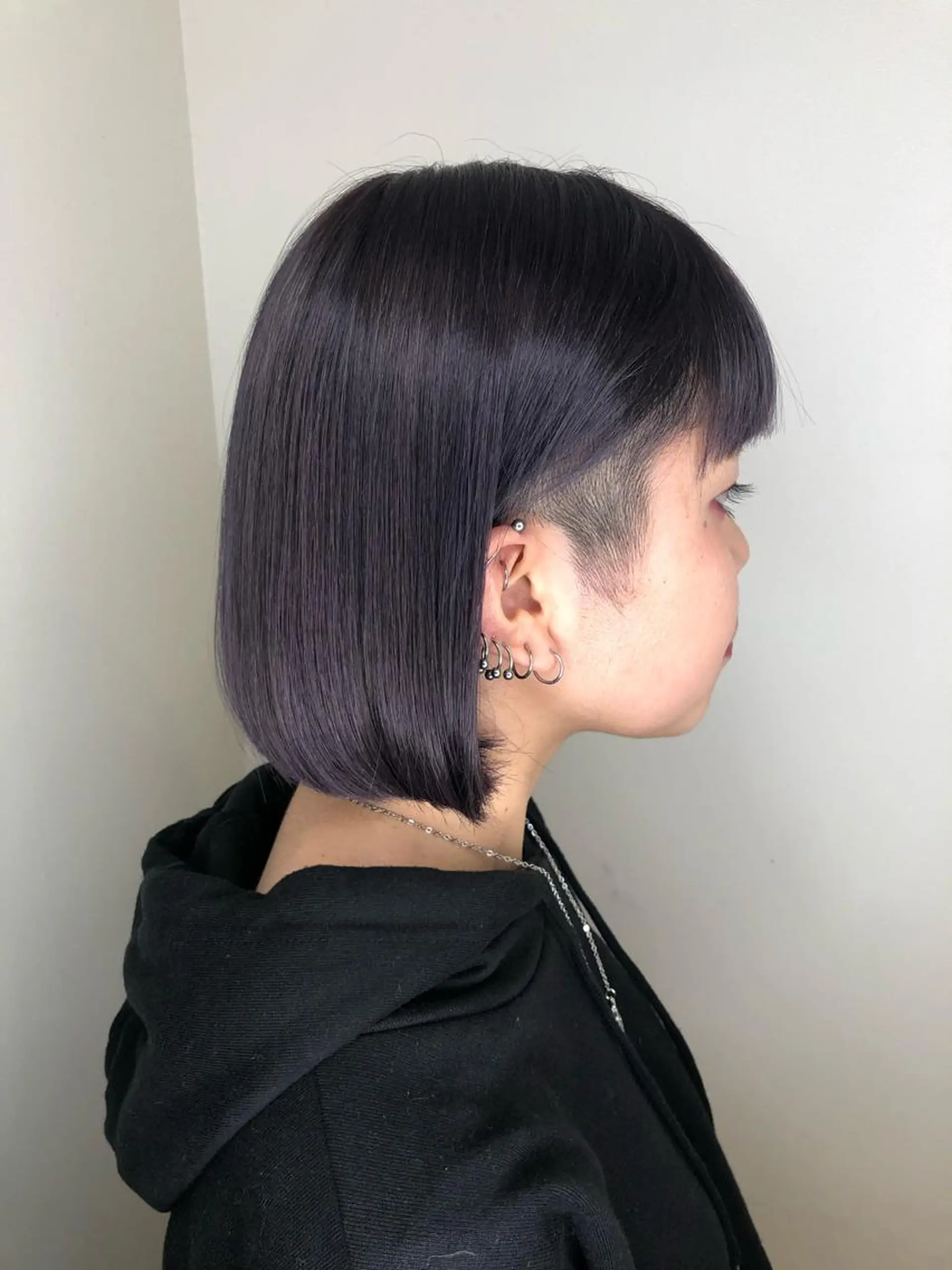 ミディアム カラー ウルフカット／吉村 桃子のヘアスタイル