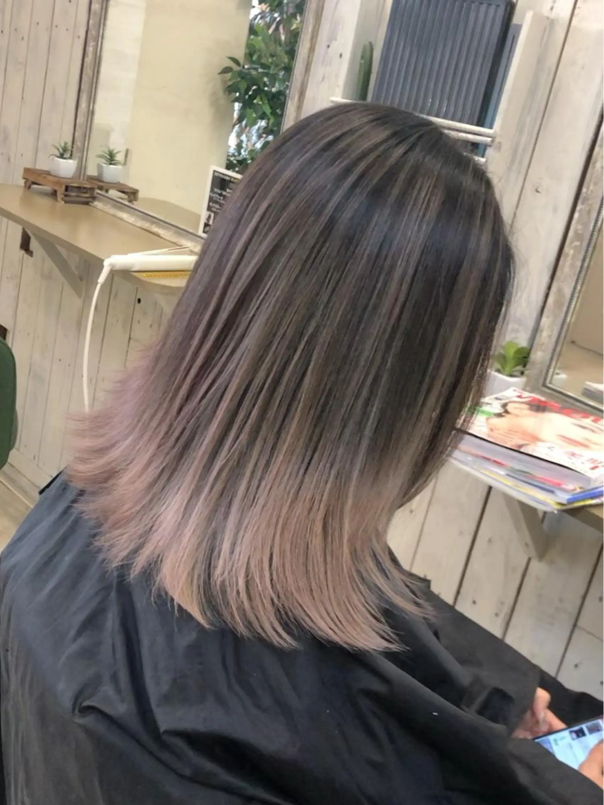 ミディアム カット ヘアカラー 韓国レイヤー外国人風 透明感カラー髪質改善のヘアスタイル