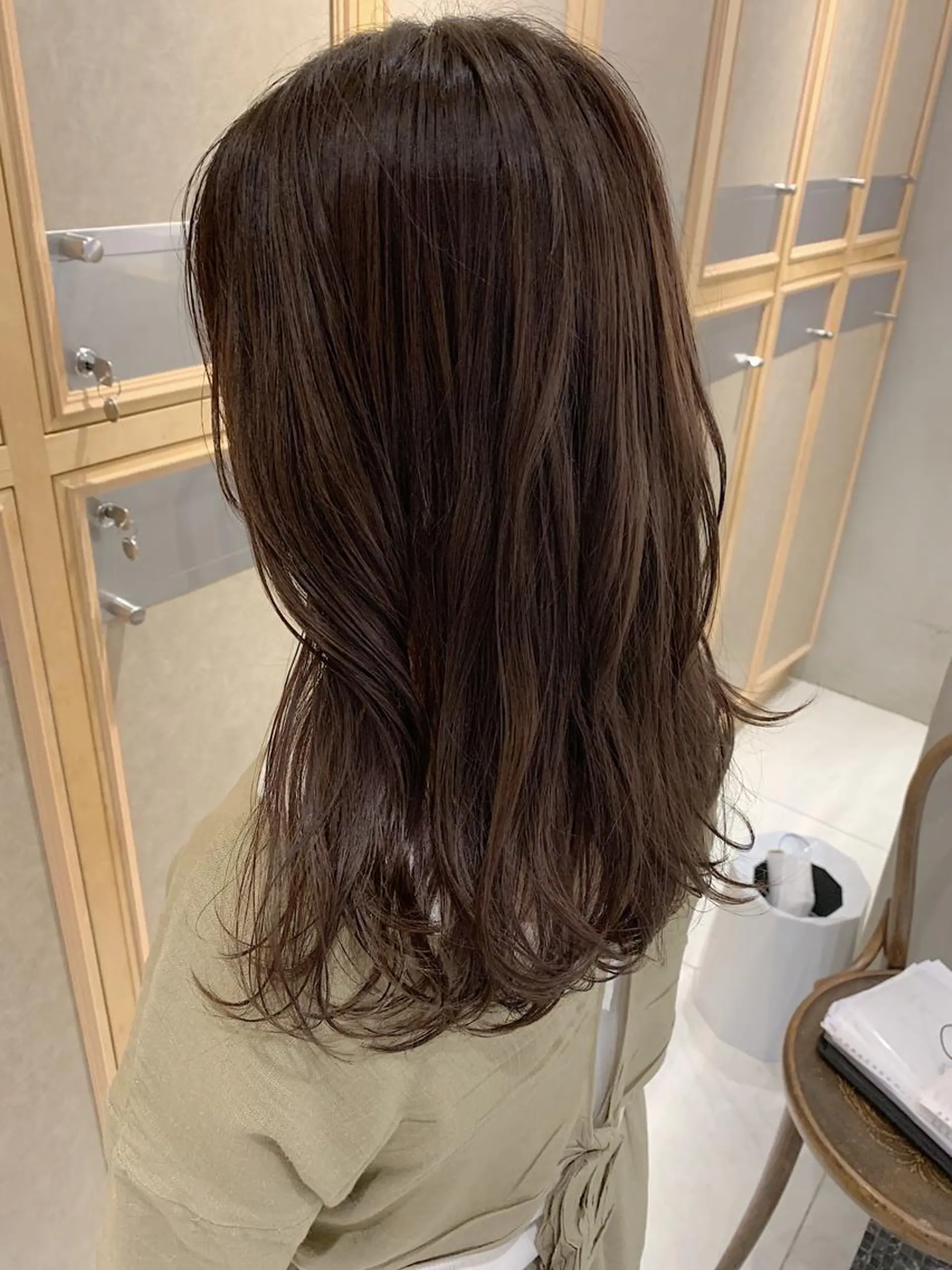 セミロング カラー グレージュ TENELE所属・チバ タクミのヘアスタイル