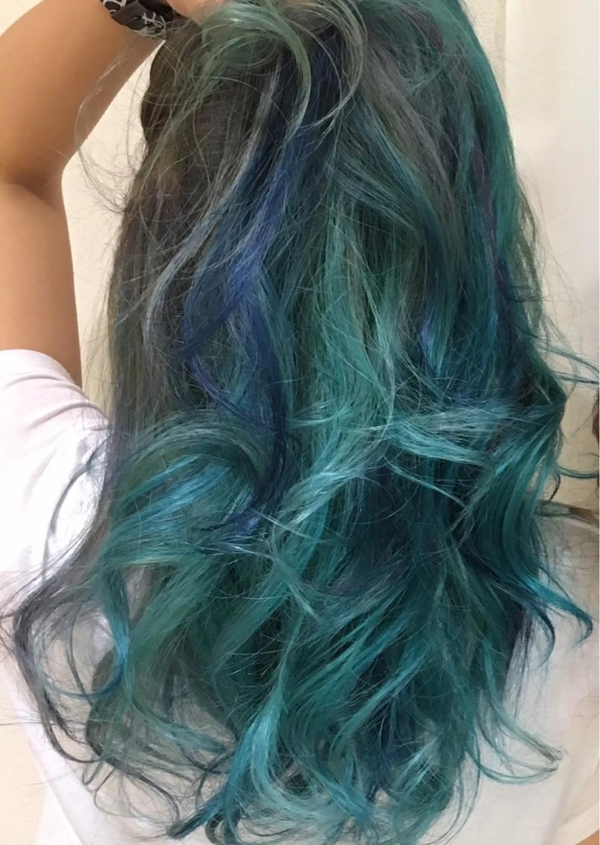 セミロング カラー ブルーカラー パープルカラー きむえり/髪質改善 /セット/カラーのヘアスタイル