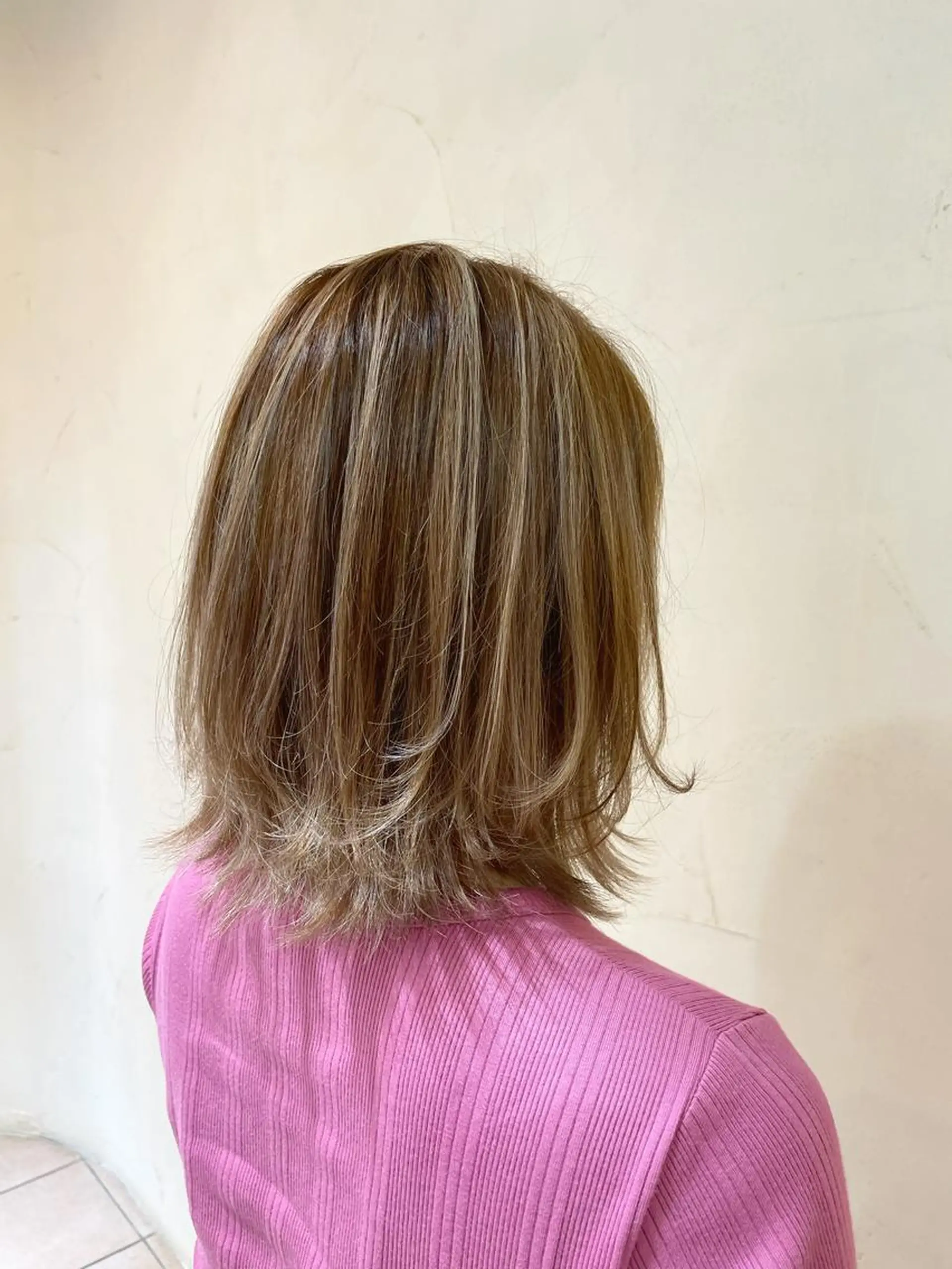 ショート カラー ヘアアレンジ ボブレイヤー ベージュカラー ハイライトカラー ピンクカラー ピンクベージュ ヘアカラー トリートメント 秋山 幸太のヘアスタイル