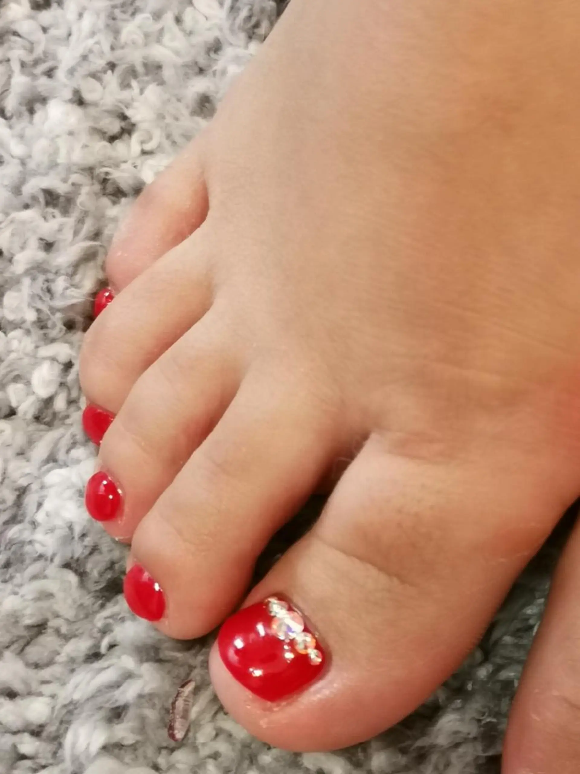 ネイル 赤色 フットネイル 人気エリア💖完全個室【ルリエ】所属・ネイルサロン Lelienルリエのネイルデザイン