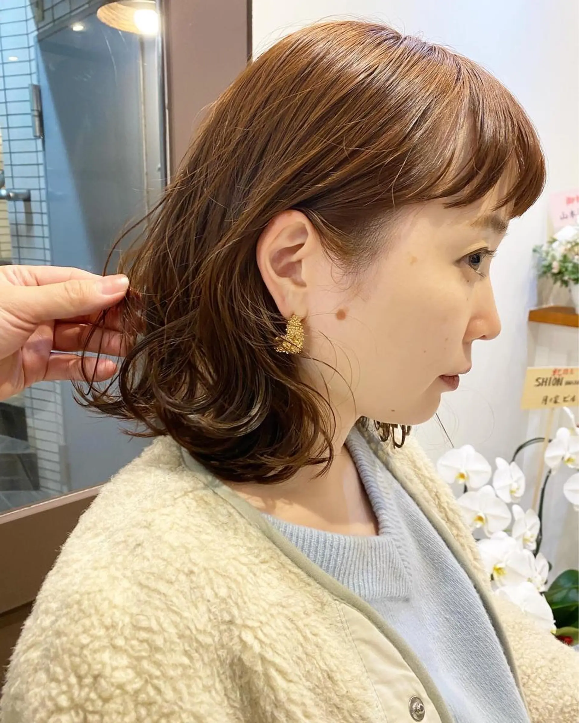 ミディアム カラー パーマ メンズ ネイル マツエク・マツパ アイブロウ ミディアムパーマ メンズバレイヤージュ メンズブリーチ メンズハイライト メンズハイトーン カット ヘアカラー トリートメント 韓国風×透明感カラー 髪質改善オタベシンヤのヘアスタイル